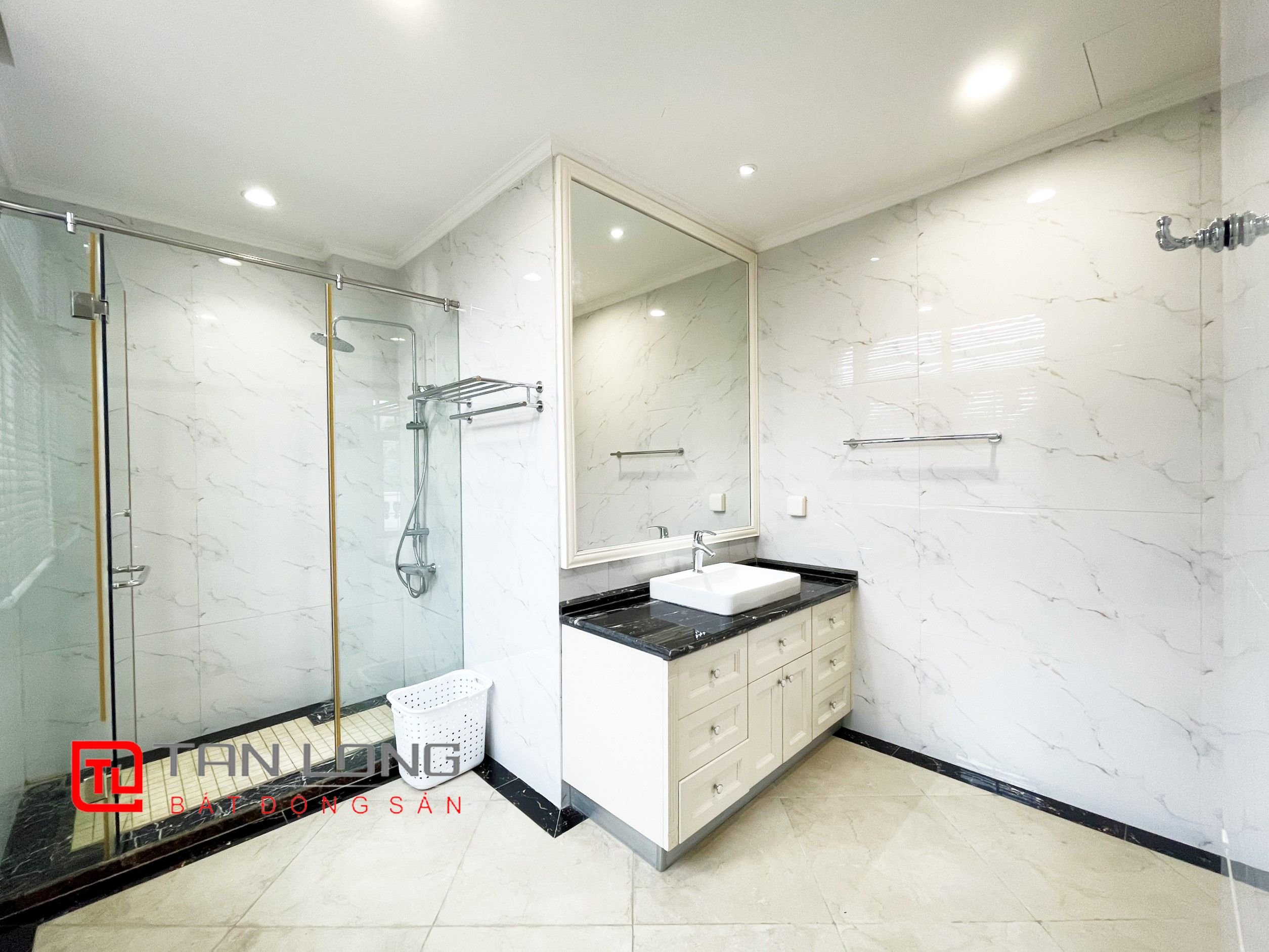 Luxurious Pool Villa for rent in Vinhomes Riverside Urban Town 22