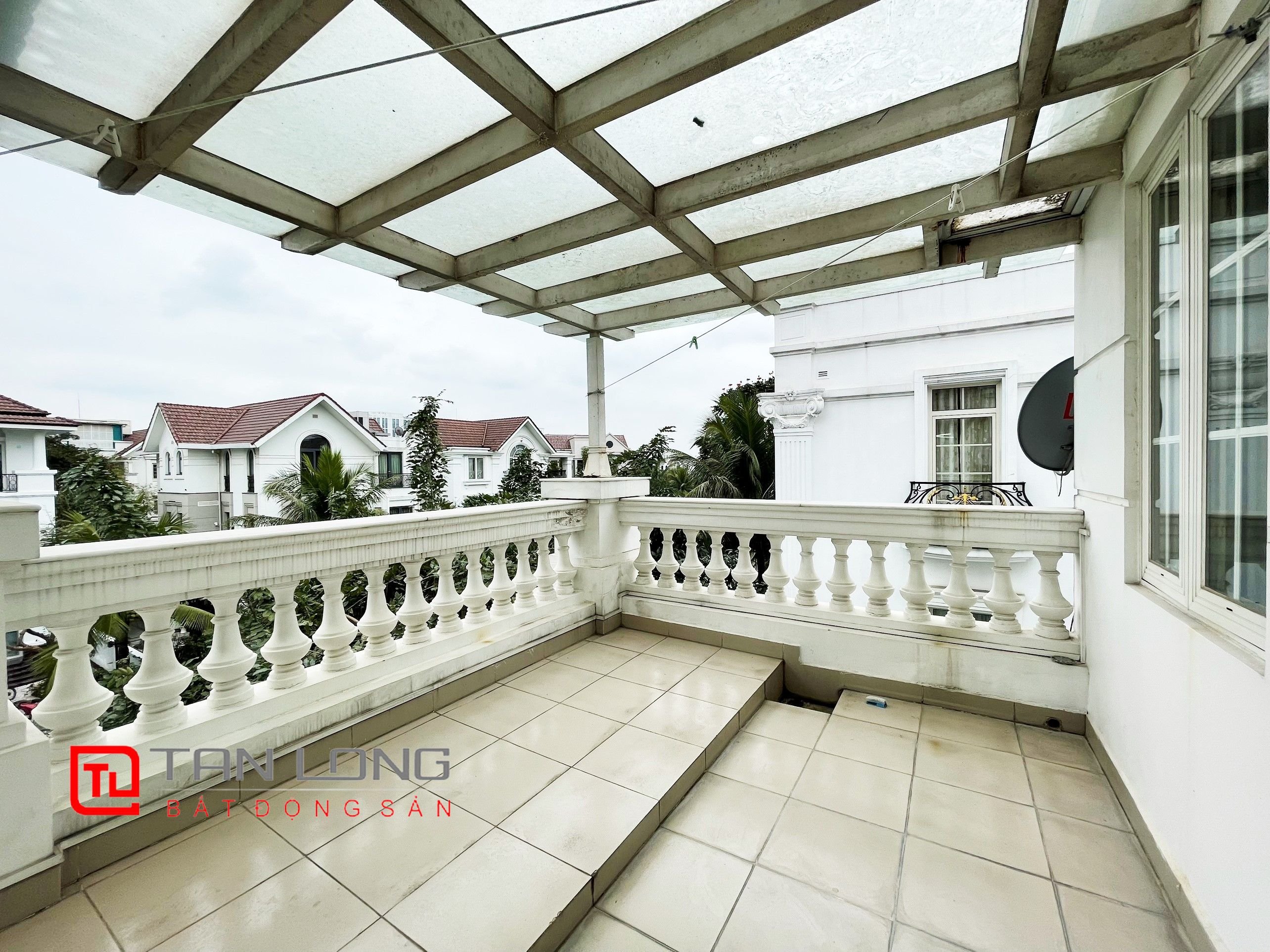 Luxurious Pool Villa for rent in Vinhomes Riverside Urban Town 23