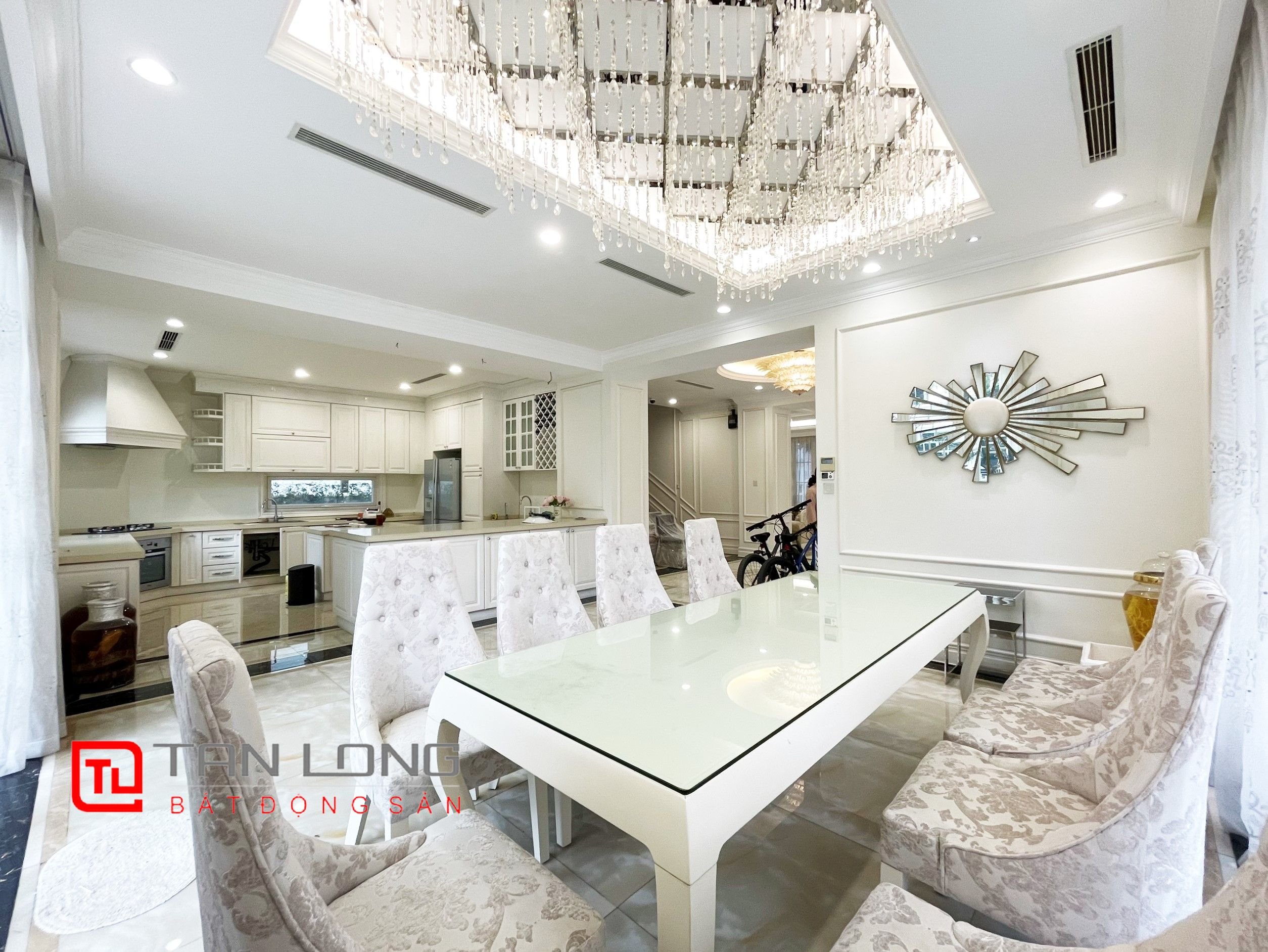 Luxurious Pool Villa for rent in Vinhomes Riverside Urban Town 5