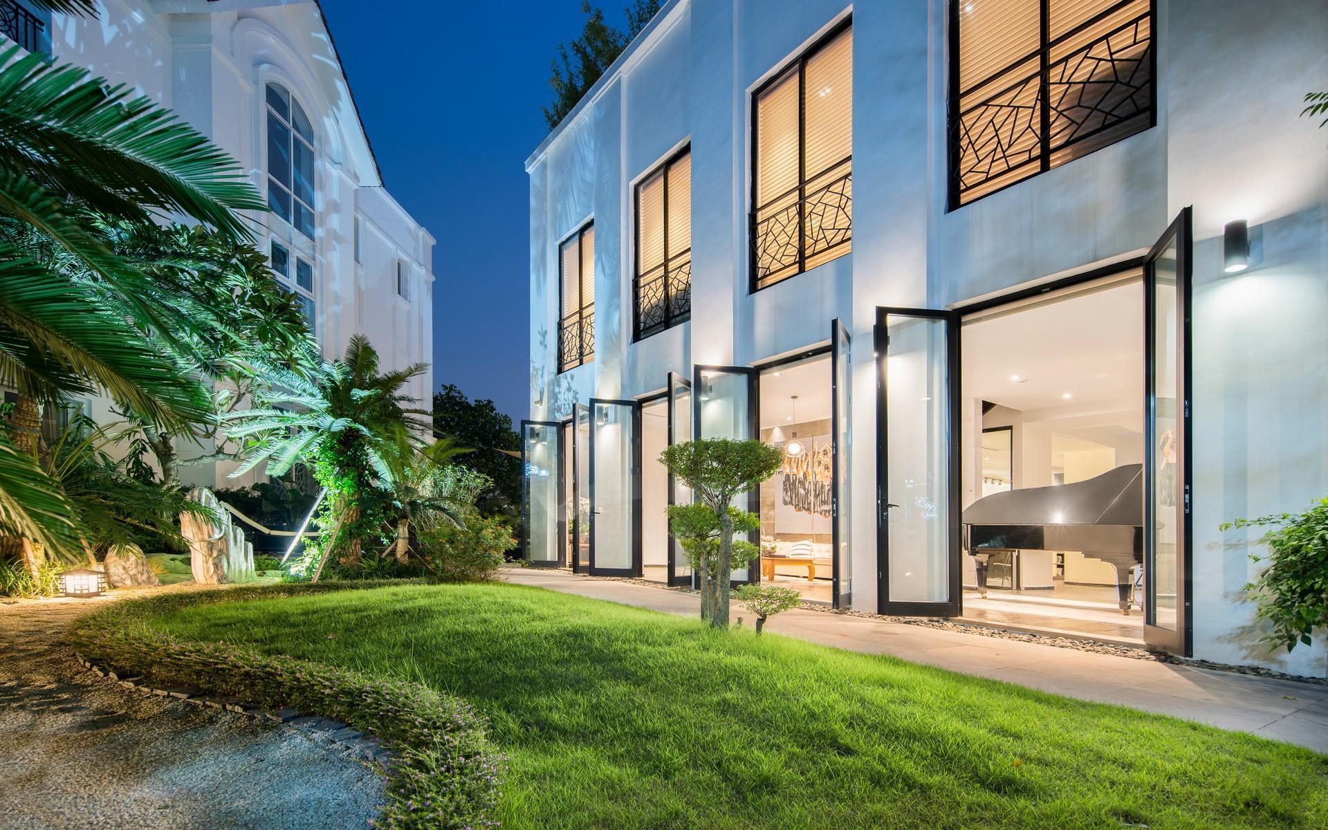 Luxury Furnished Villa In Vinhomes Riverside To Lease 3