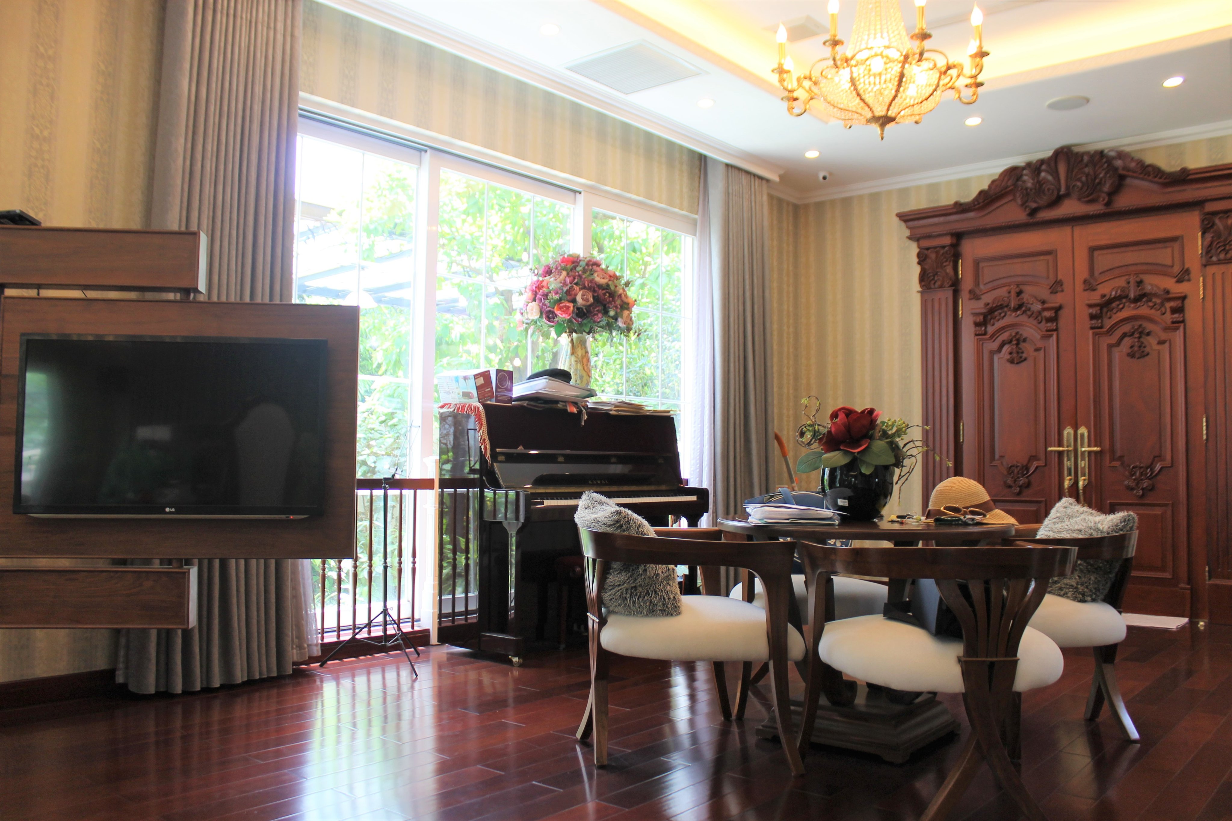 Luxury Furnished Vinhomes Riverside Villa To Rent With Elevator 6