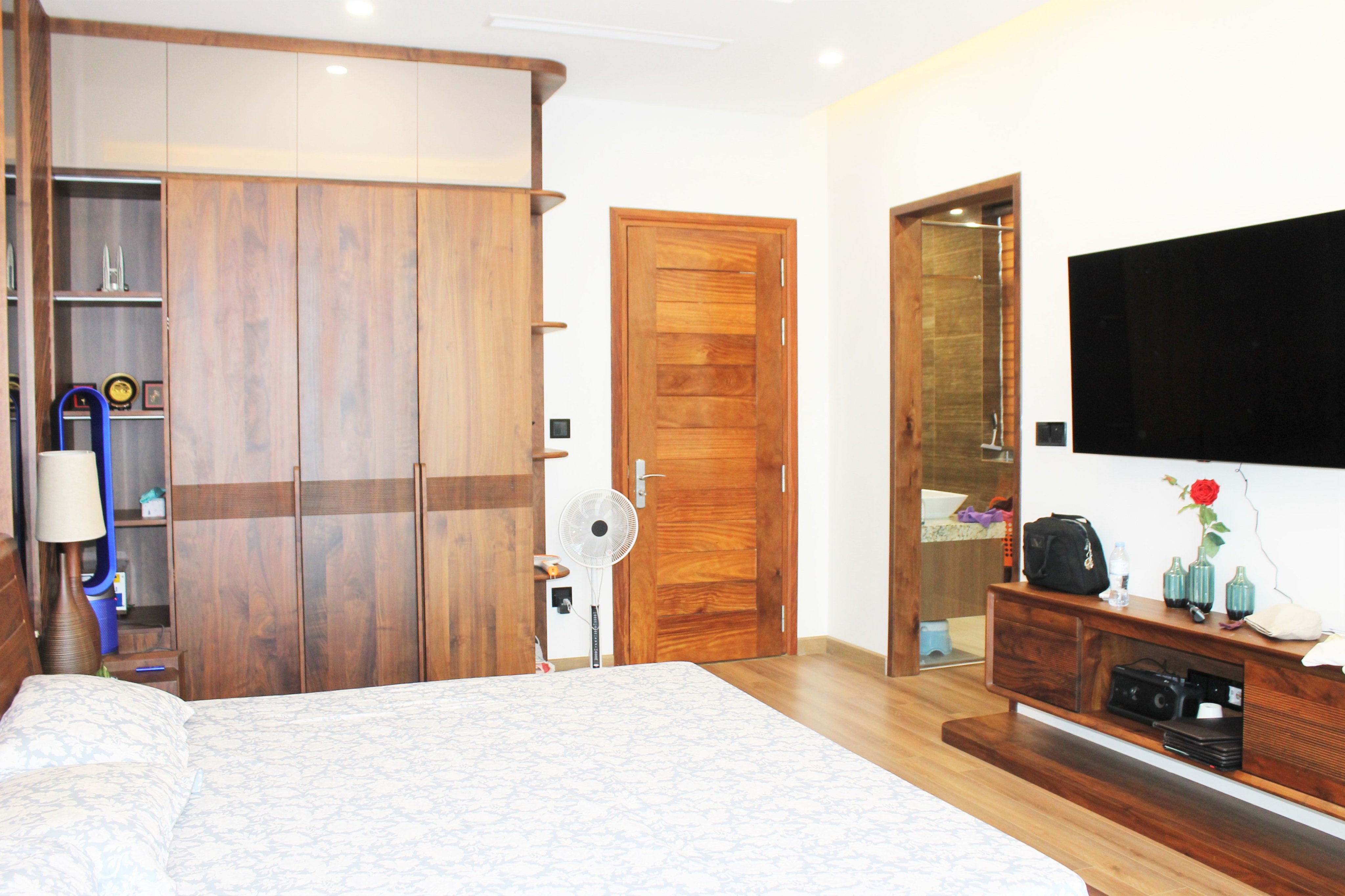 Luxury Furnished With Elevator And Koi Fish Pond Garden Villa At Vinhomes The Harmony To Lease 8