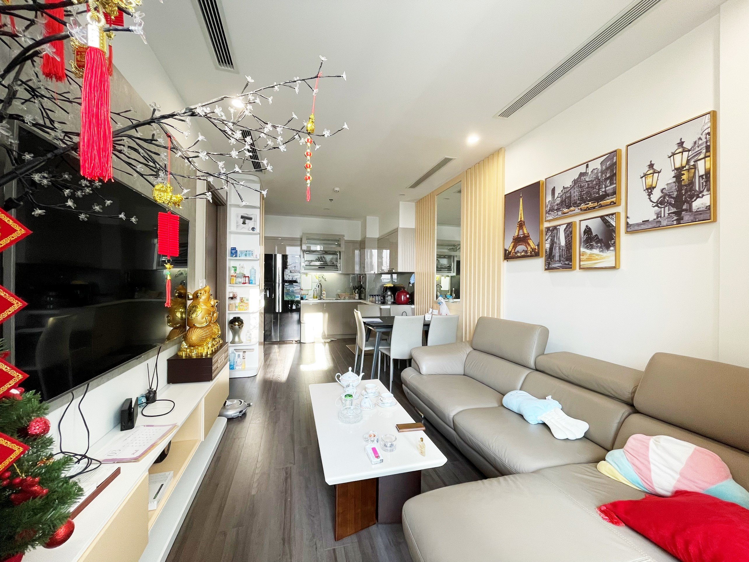 Mid-floor Apartment for sale in S6A with internal view at Vinhomes Symphony 1