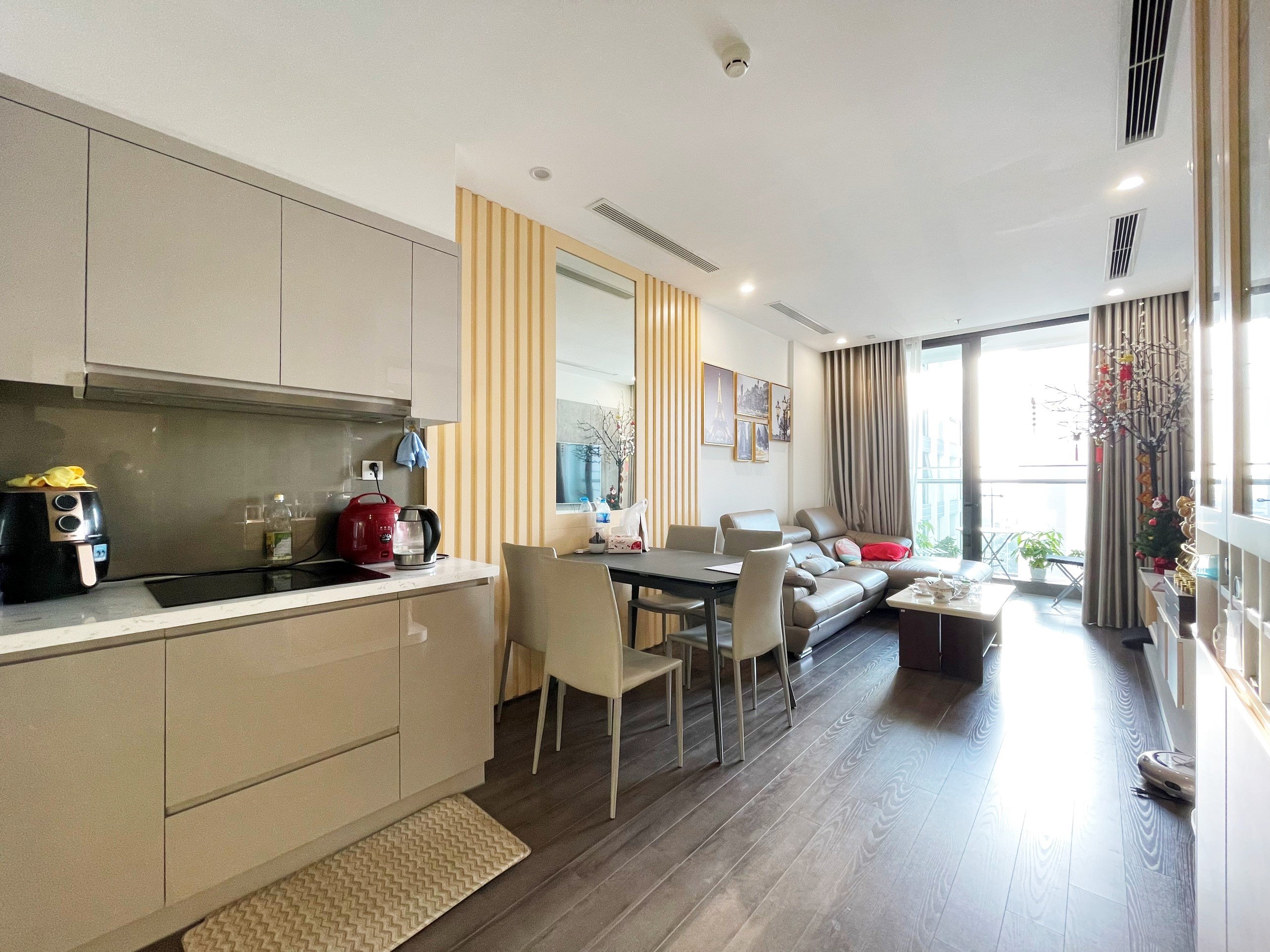 Mid-floor Apartment for sale in S6A with internal view at Vinhomes Symphony 3