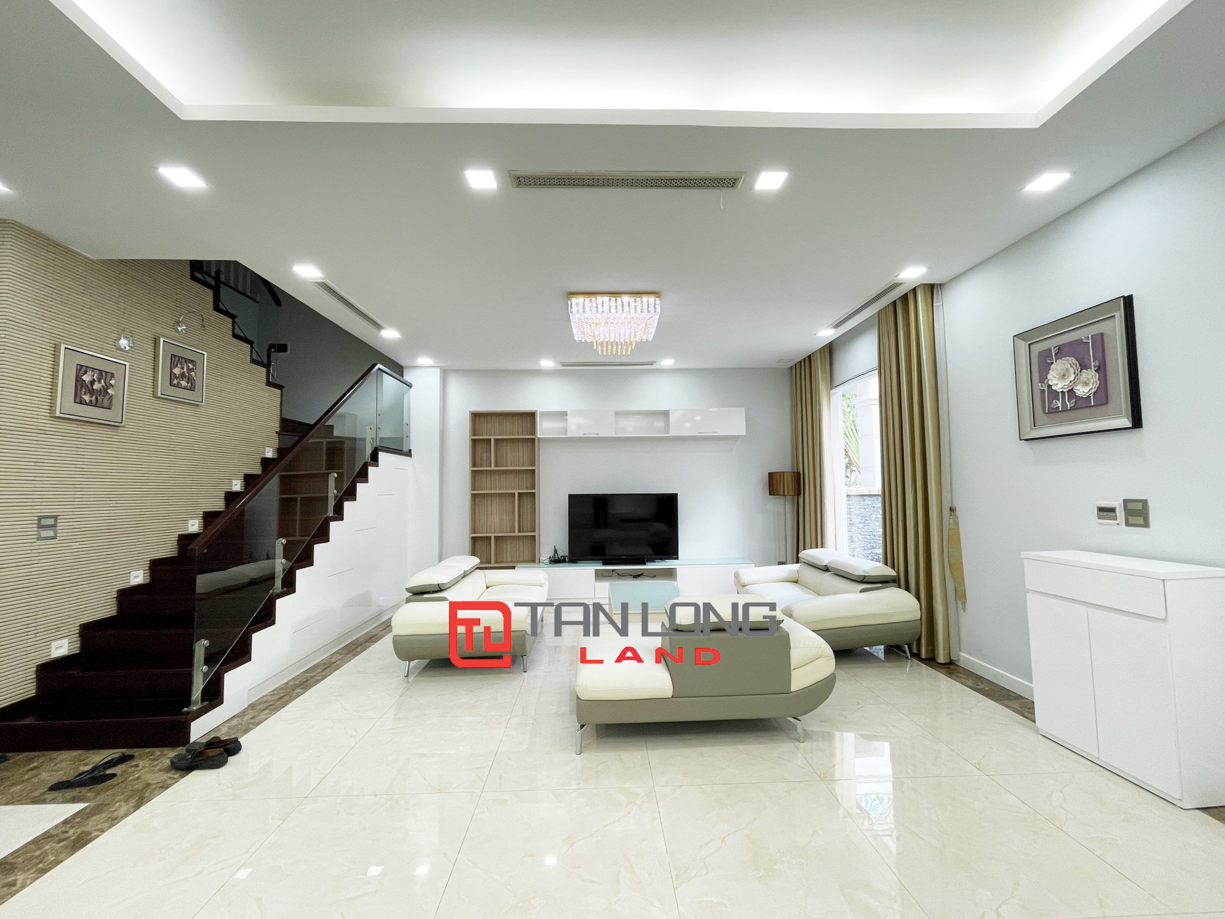 Modern Fully Furnished Villa for rent at a Reasonable Price in Vinhomes Riverside 1