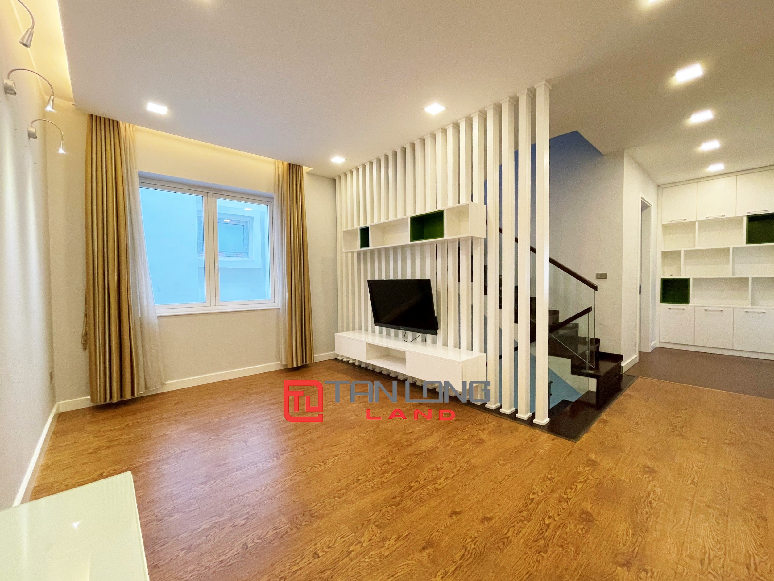 Modern Fully Furnished Villa for rent at a Reasonable Price in Vinhomes Riverside 10