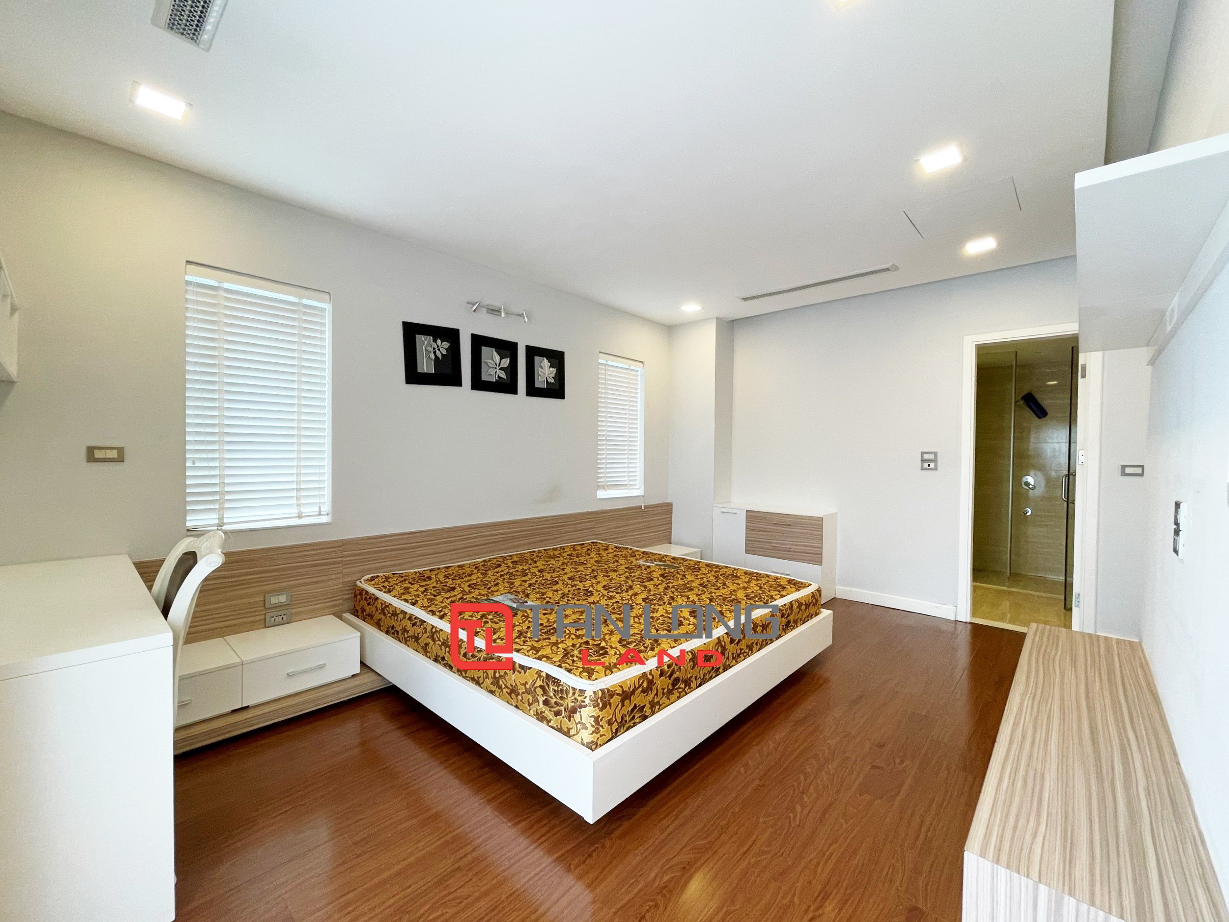 Modern Fully Furnished Villa for rent at a Reasonable Price in Vinhomes Riverside 12