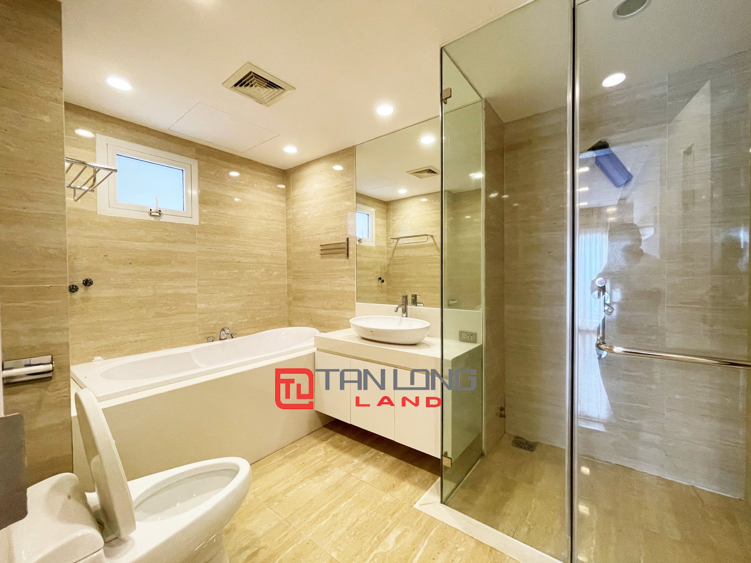 Modern Fully Furnished Villa for rent at a Reasonable Price in Vinhomes Riverside 14
