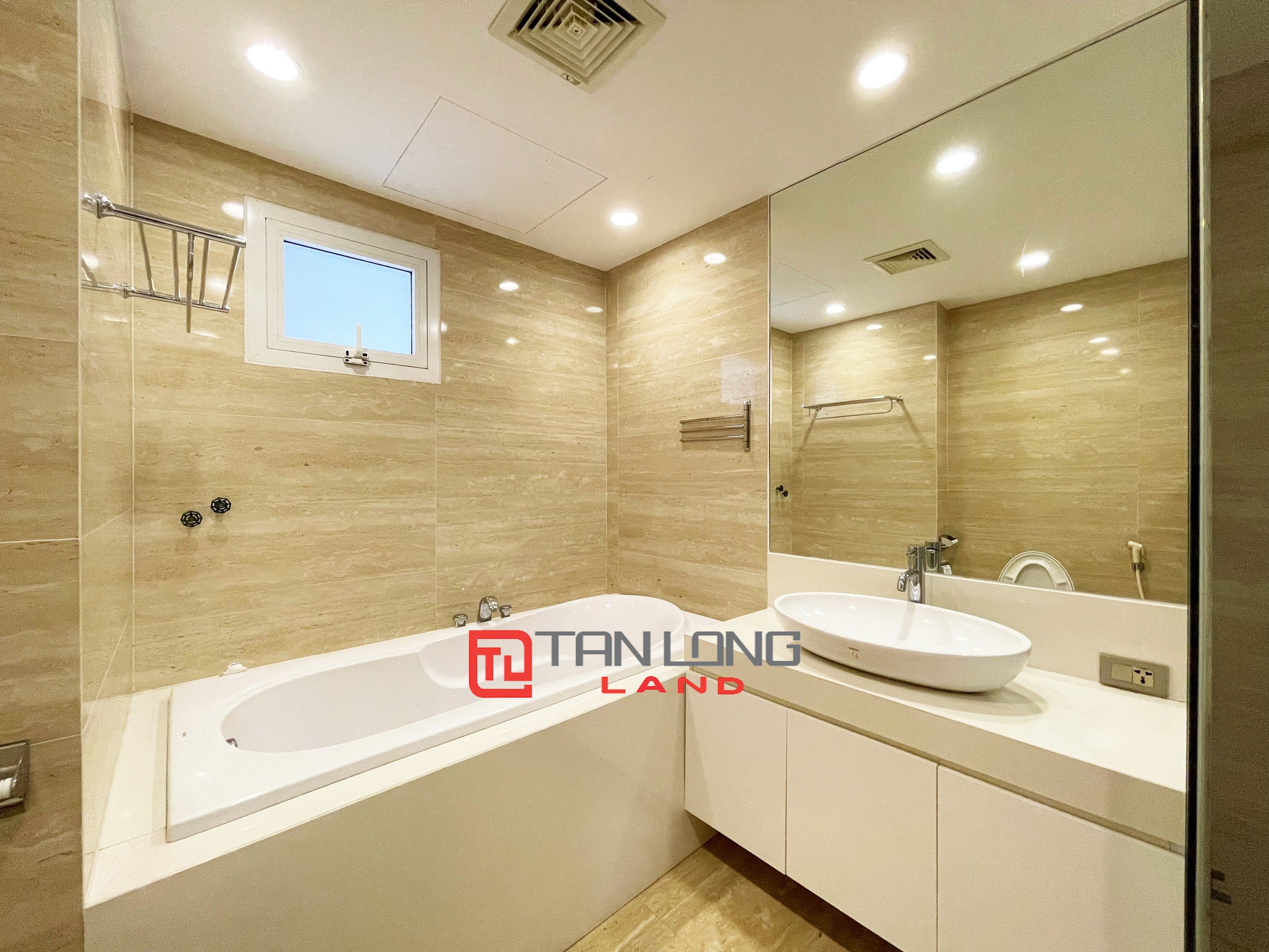 Modern Fully Furnished Villa for rent at a Reasonable Price in Vinhomes Riverside 15
