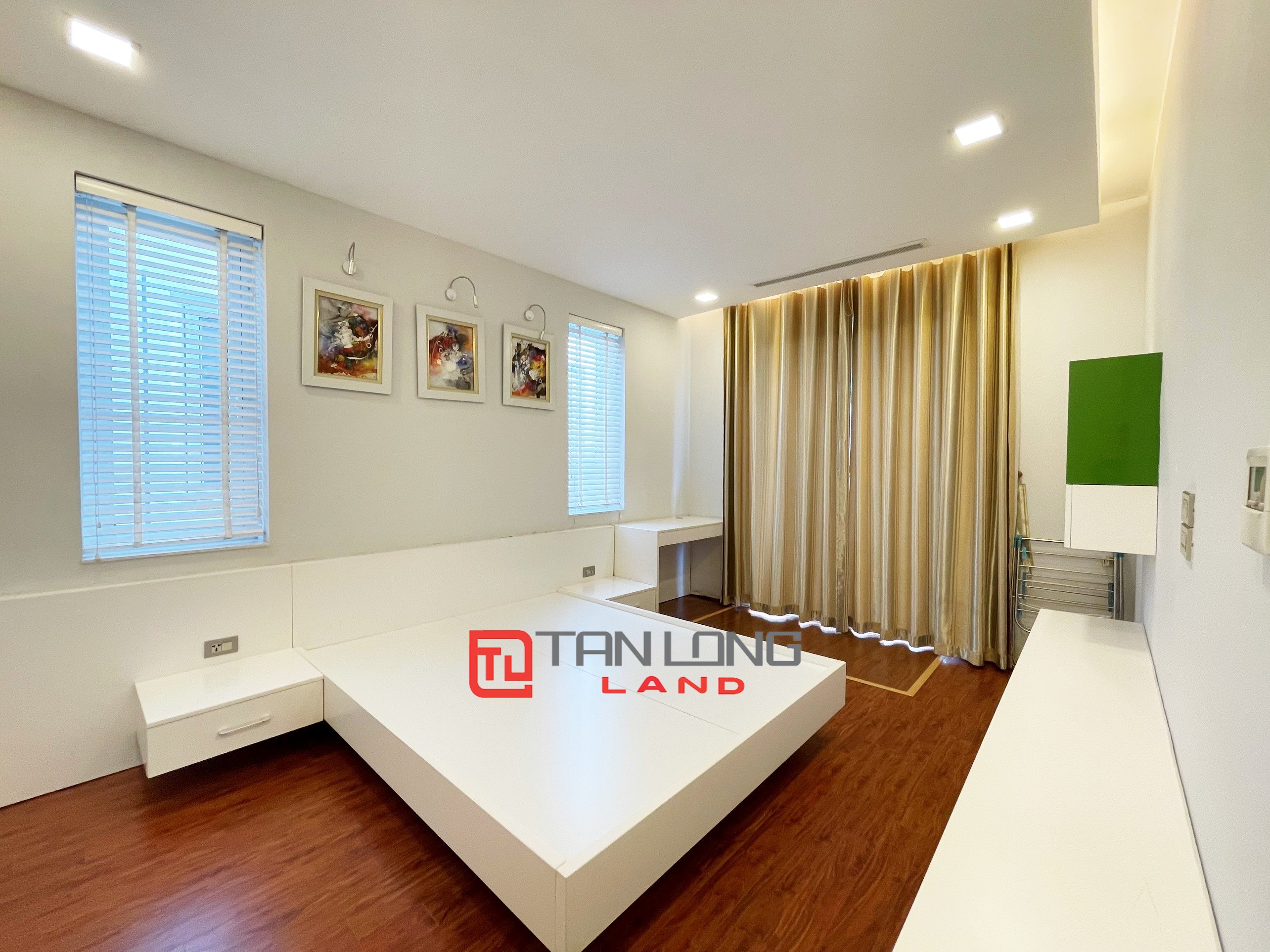 Modern Fully Furnished Villa for rent at a Reasonable Price in Vinhomes Riverside 6