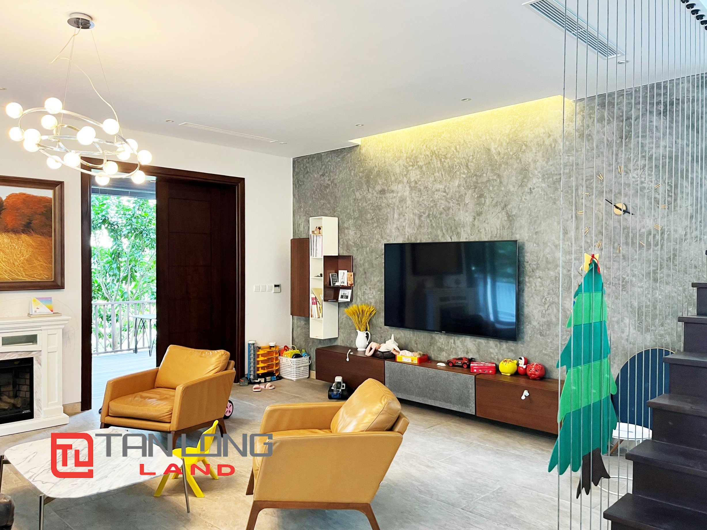 Modern Fully Furnished Villa for rent near BIS International School in Vinhomes Riverside 2