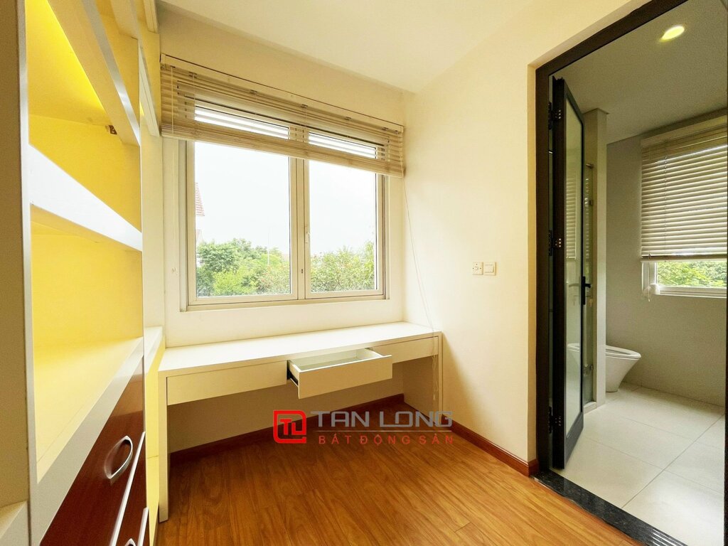 Modern house for rent with large garden in Vinhomes Riverside 12