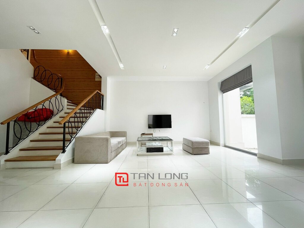 Modern house for rent with large garden in Vinhomes Riverside 2