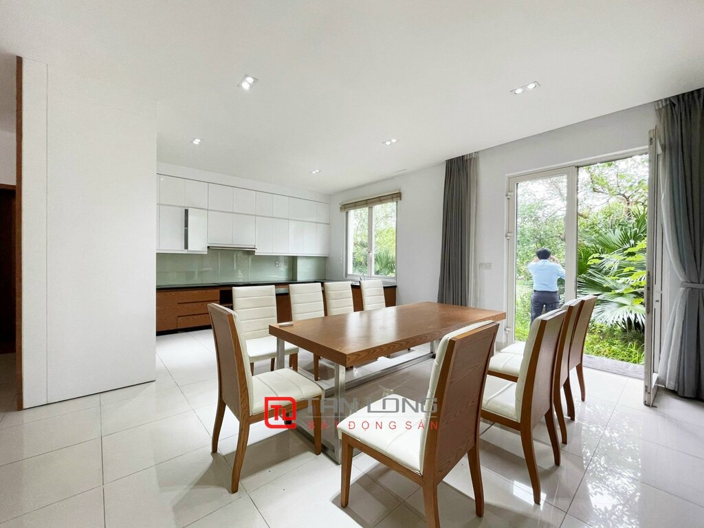 Modern house for rent with large garden in Vinhomes Riverside 3