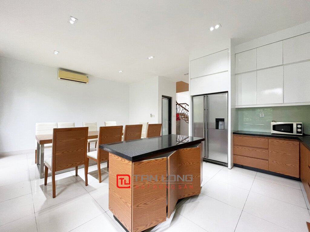 Modern house for rent with large garden in Vinhomes Riverside 4