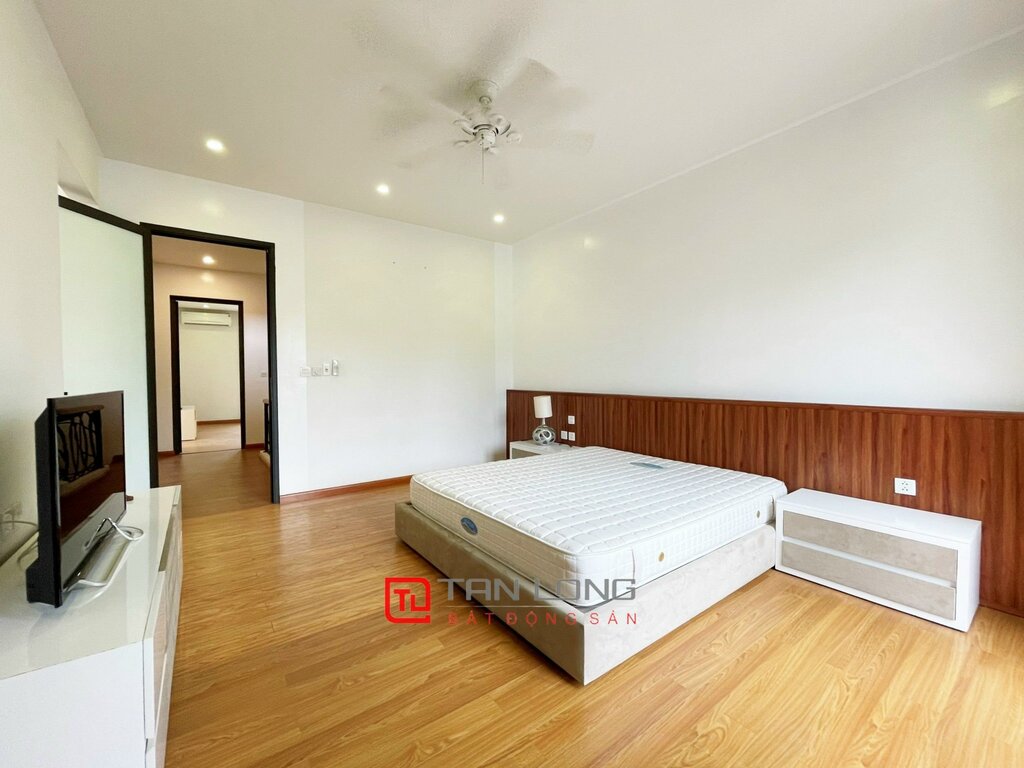 Modern house for rent with large garden in Vinhomes Riverside 7