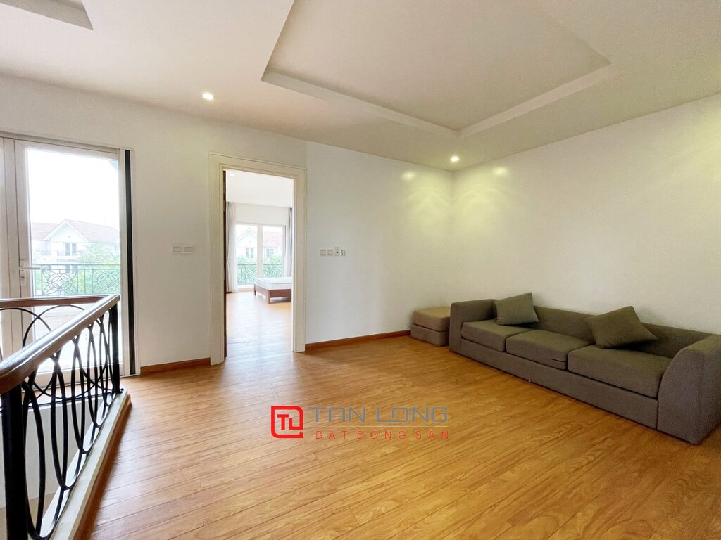 Modern house for rent with large garden in Vinhomes Riverside 9