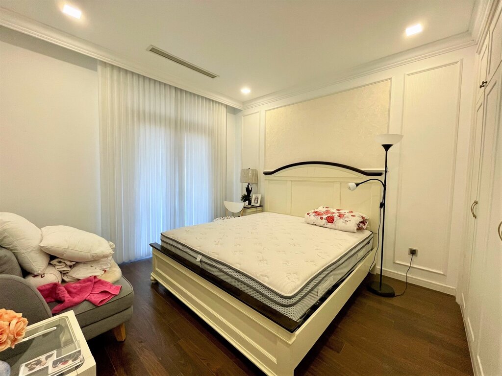 Modern Villa for rent with 4 bedrooms in Vinhomes The Harmony area 10