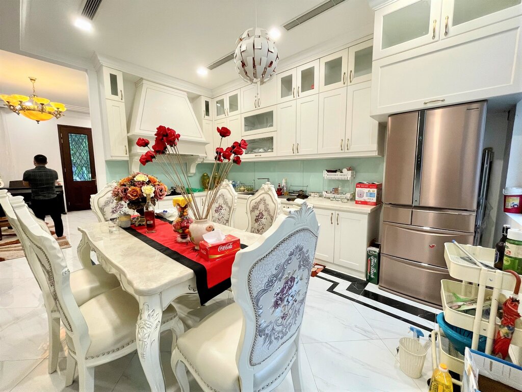 Modern Villa for rent with 4 bedrooms in Vinhomes The Harmony area 2