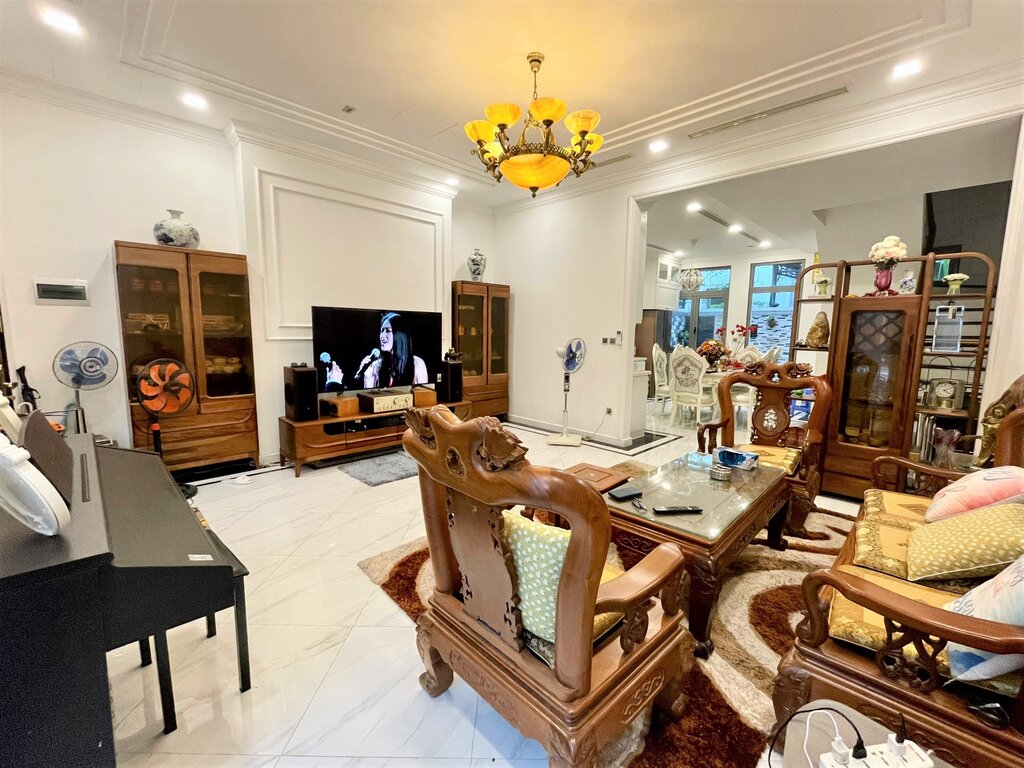 Modern Villa for rent with 4 bedrooms in Vinhomes The Harmony area 3