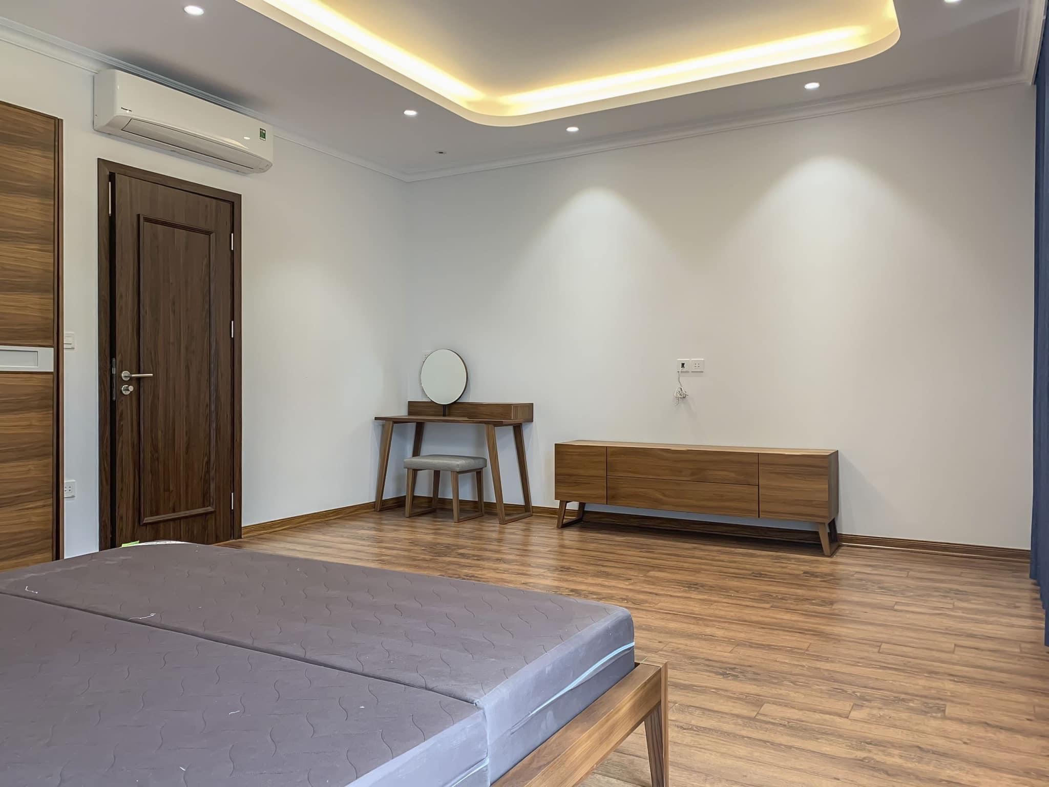 Near 12.4ha Air-Conditioning Lake Adjacent Villa for rent at Vinhomes The Harmony 13