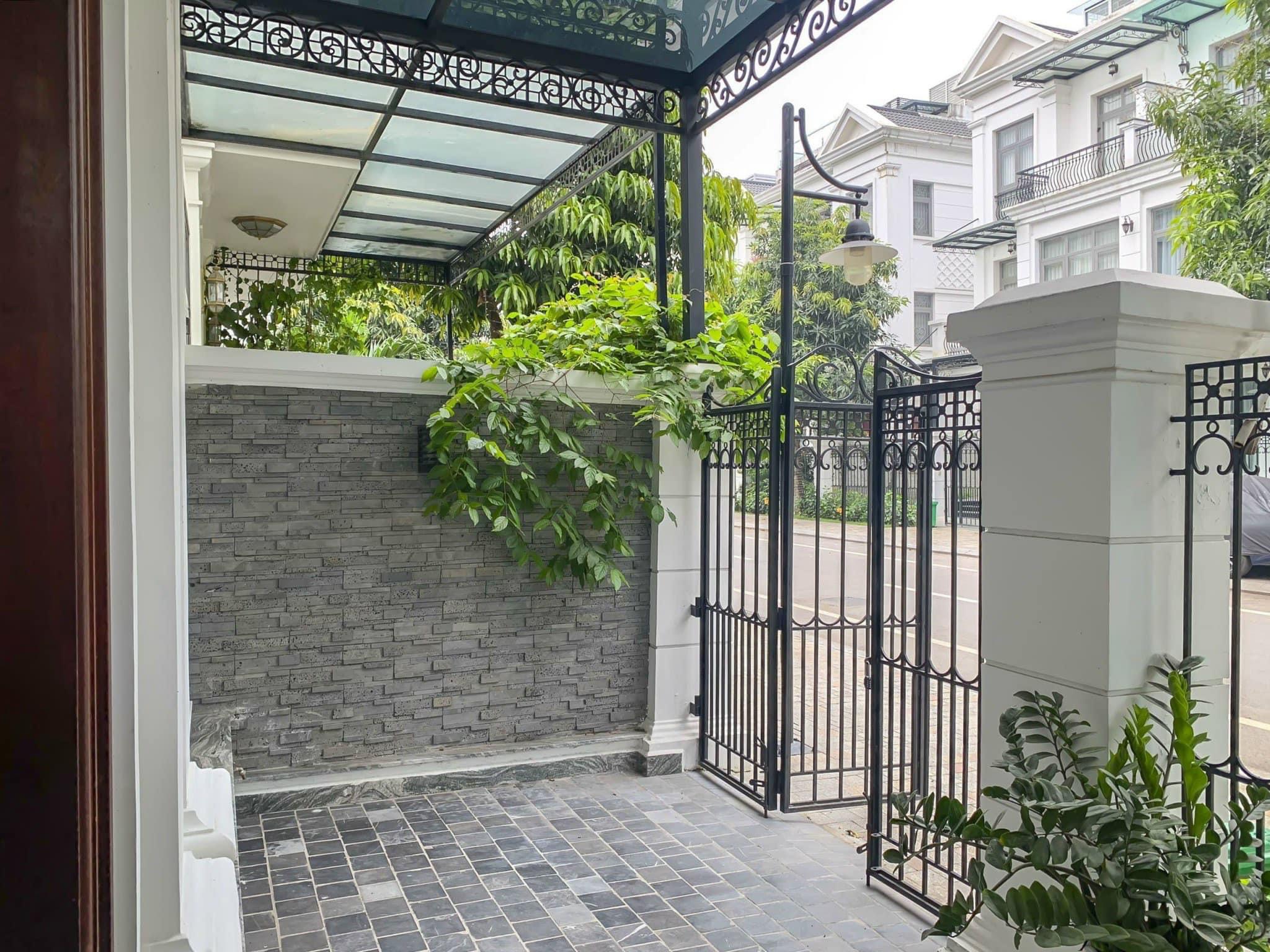 Near 12.4ha Air-Conditioning Lake Adjacent Villa for rent at Vinhomes The Harmony 2