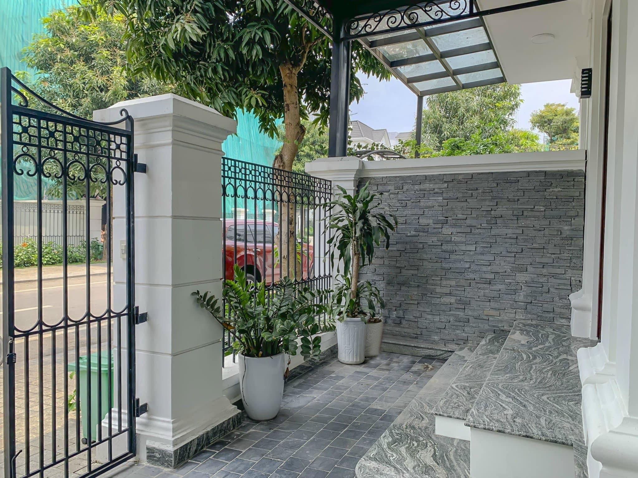 Near 12.4ha Air-Conditioning Lake Adjacent Villa for rent at Vinhomes The Harmony 3