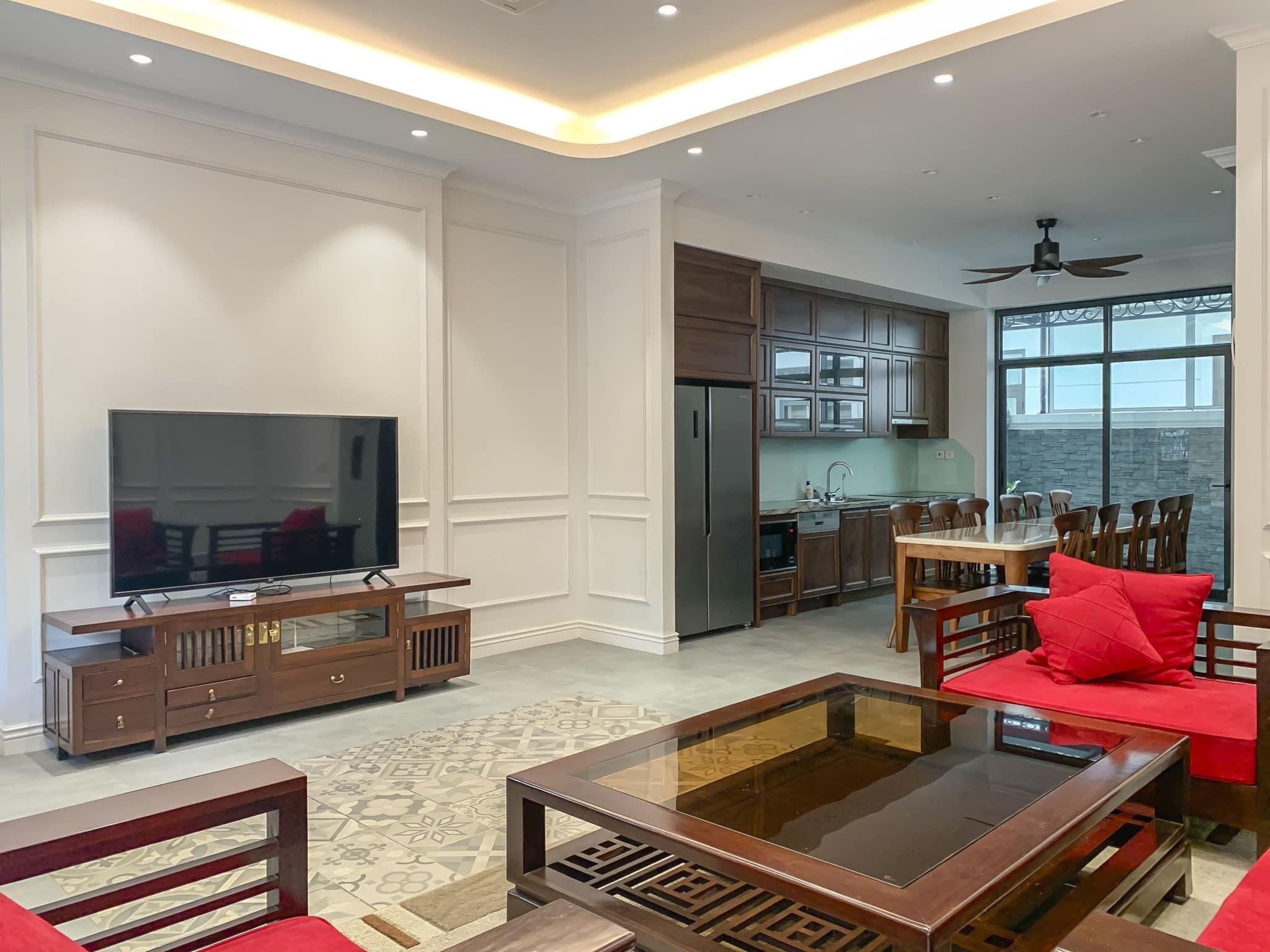 Near 12.4ha Air-Conditioning Lake Adjacent Villa for rent at Vinhomes The Harmony 4