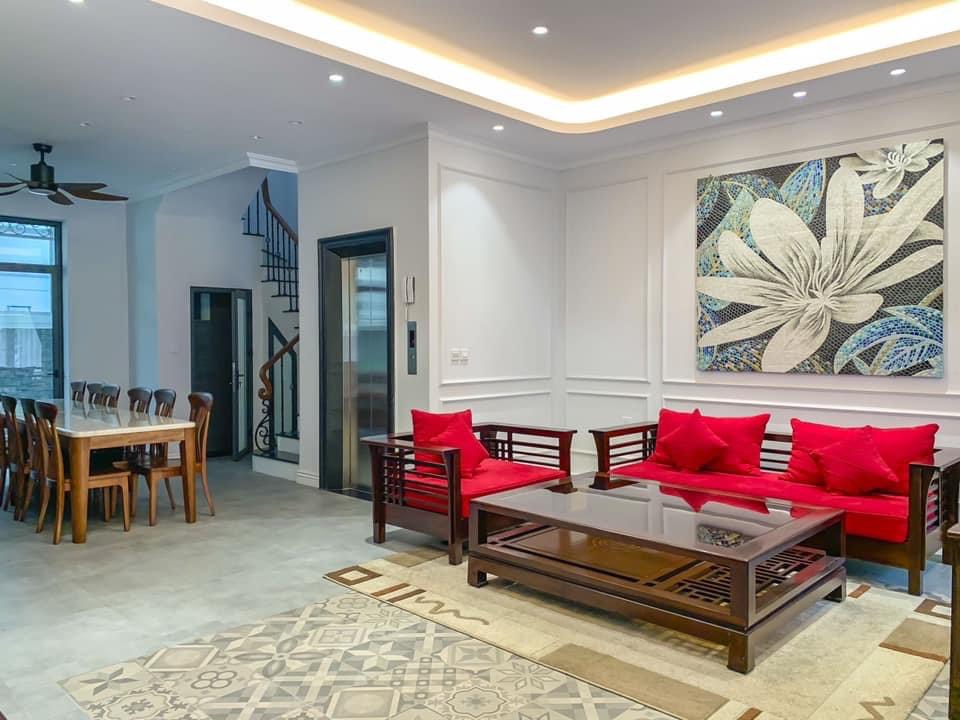 Near 12.4ha Air-Conditioning Lake Adjacent Villa for rent at Vinhomes The Harmony 5