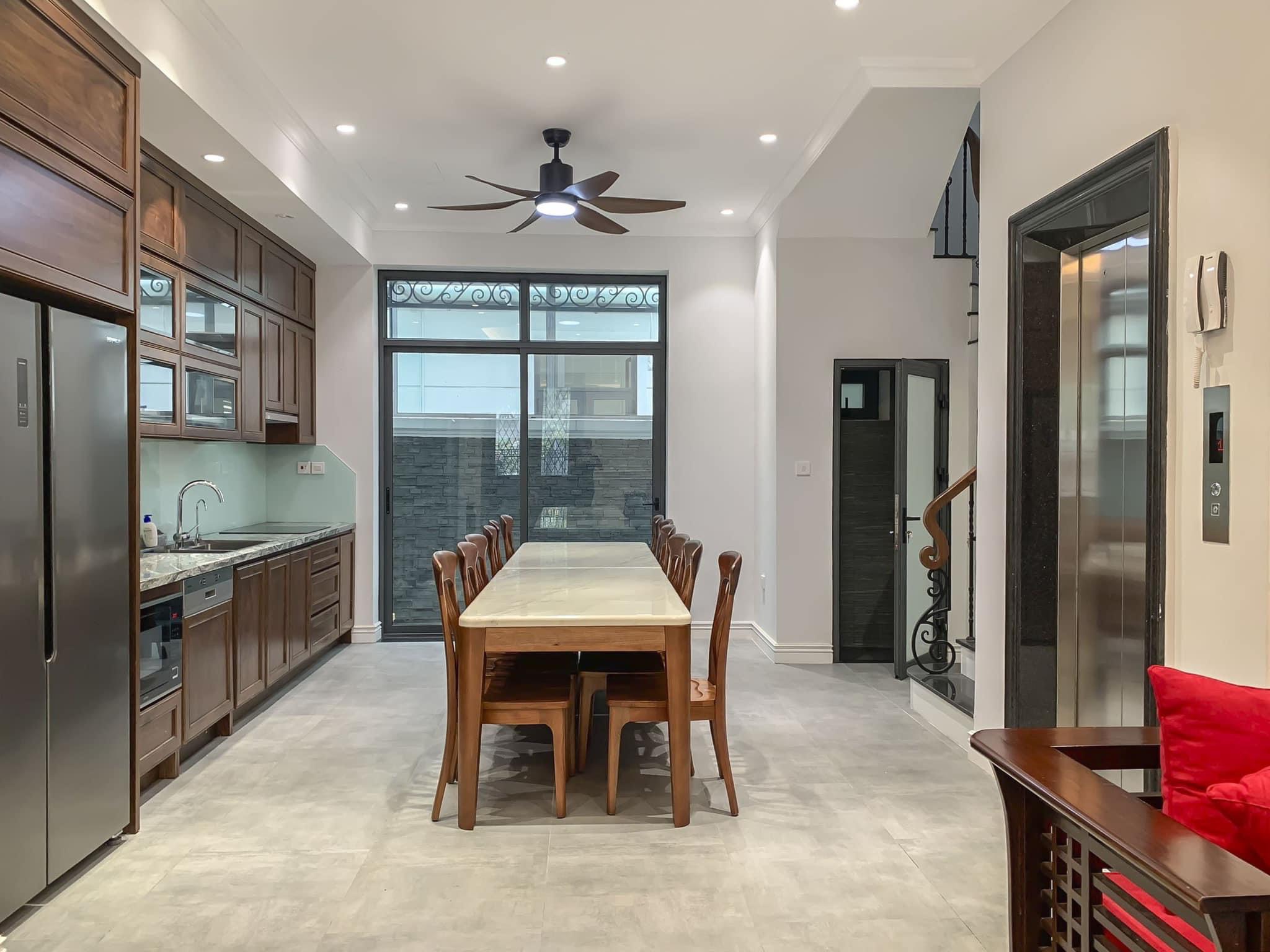 Near 12.4ha Air-Conditioning Lake Adjacent Villa for rent at Vinhomes The Harmony 7