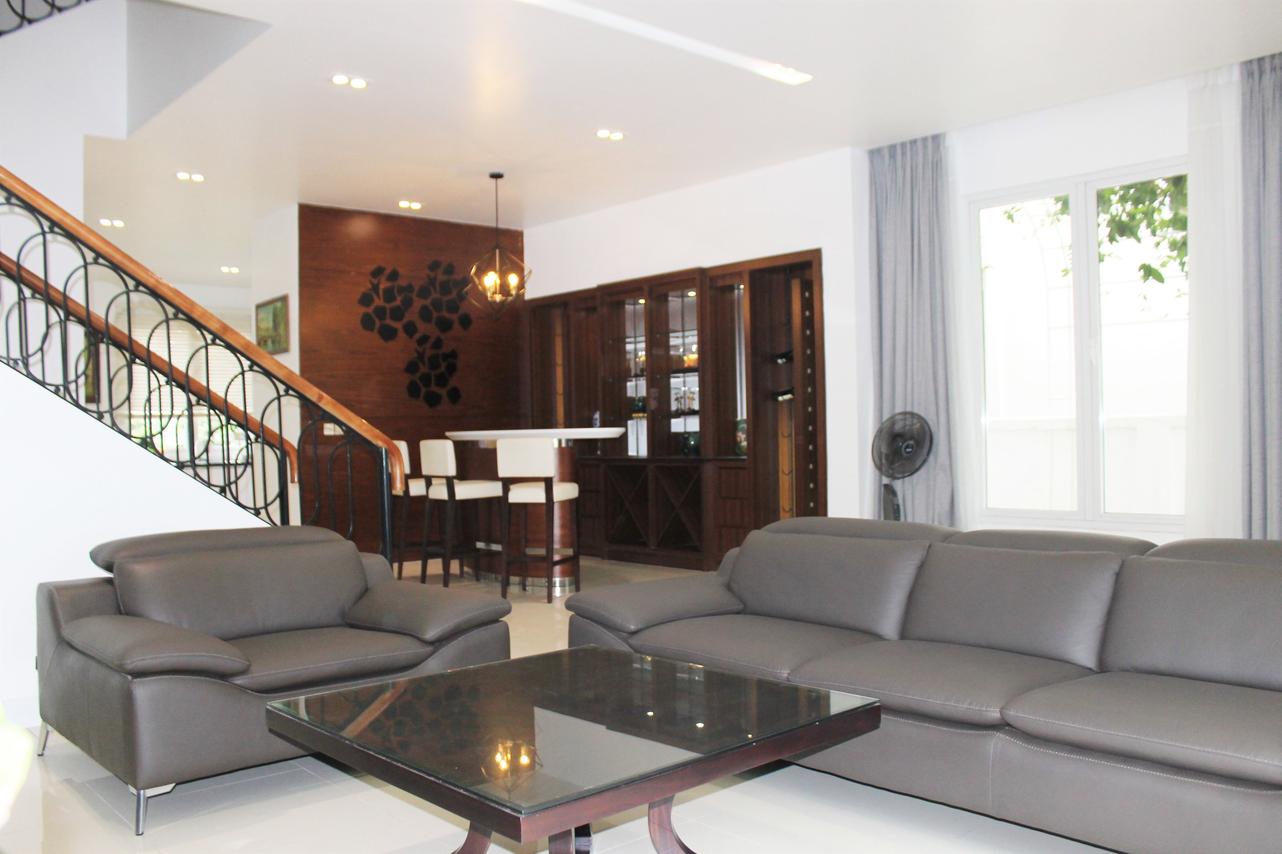 New finished luxury villa in Vinhomes Riverside for rent 3