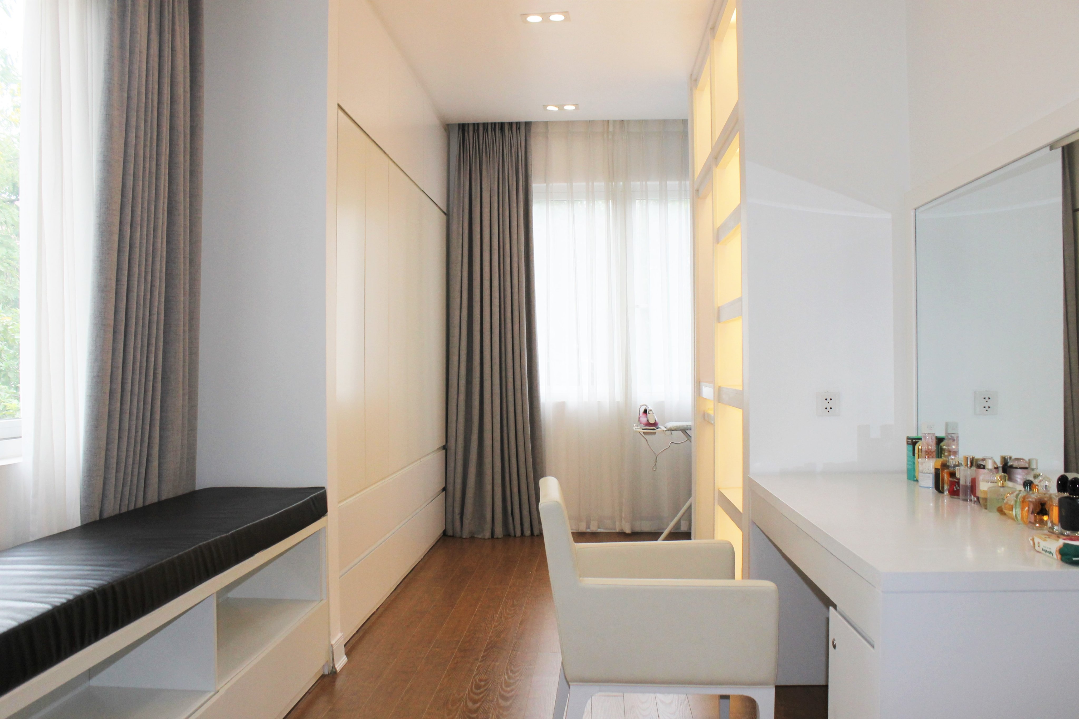 New finished luxury villa in Vinhomes Riverside for rent 8