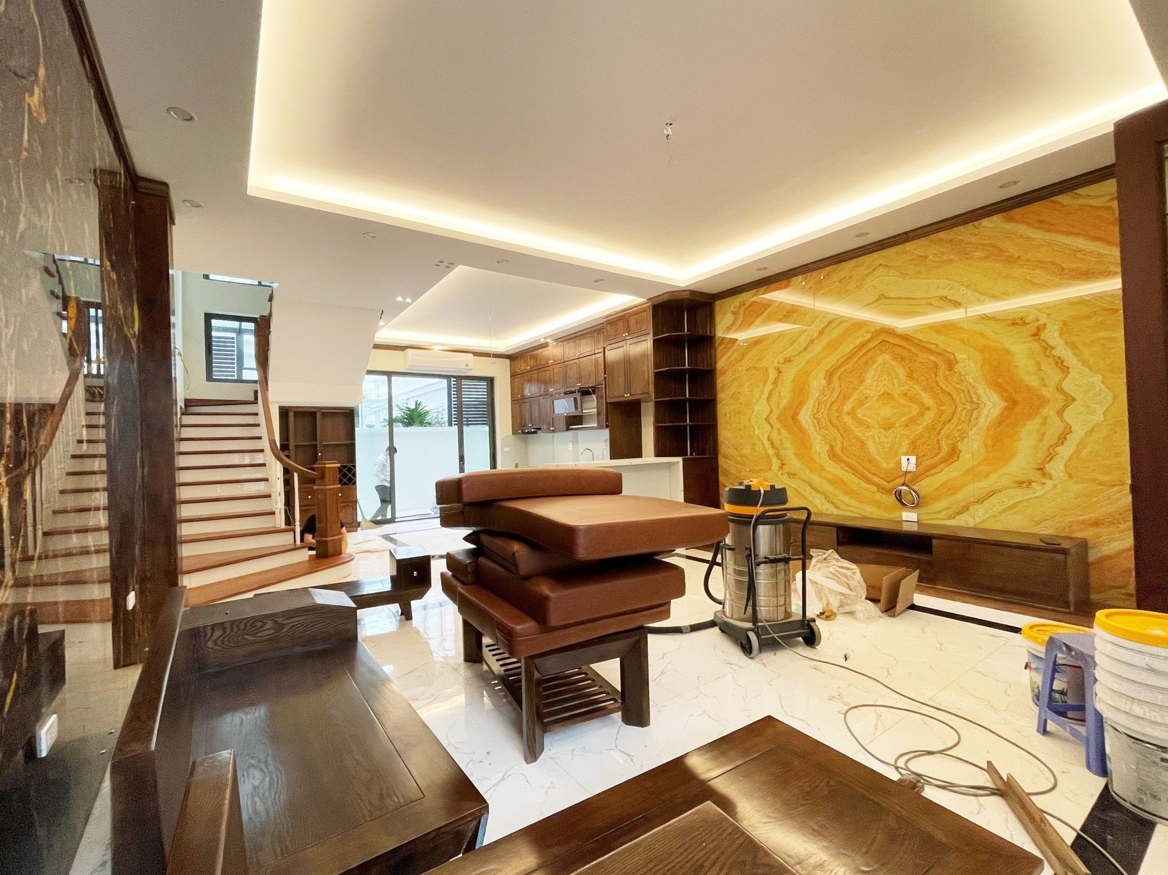 New finished luxury villa in Vinhomes Riverside The Harmony for rent only $1500 1