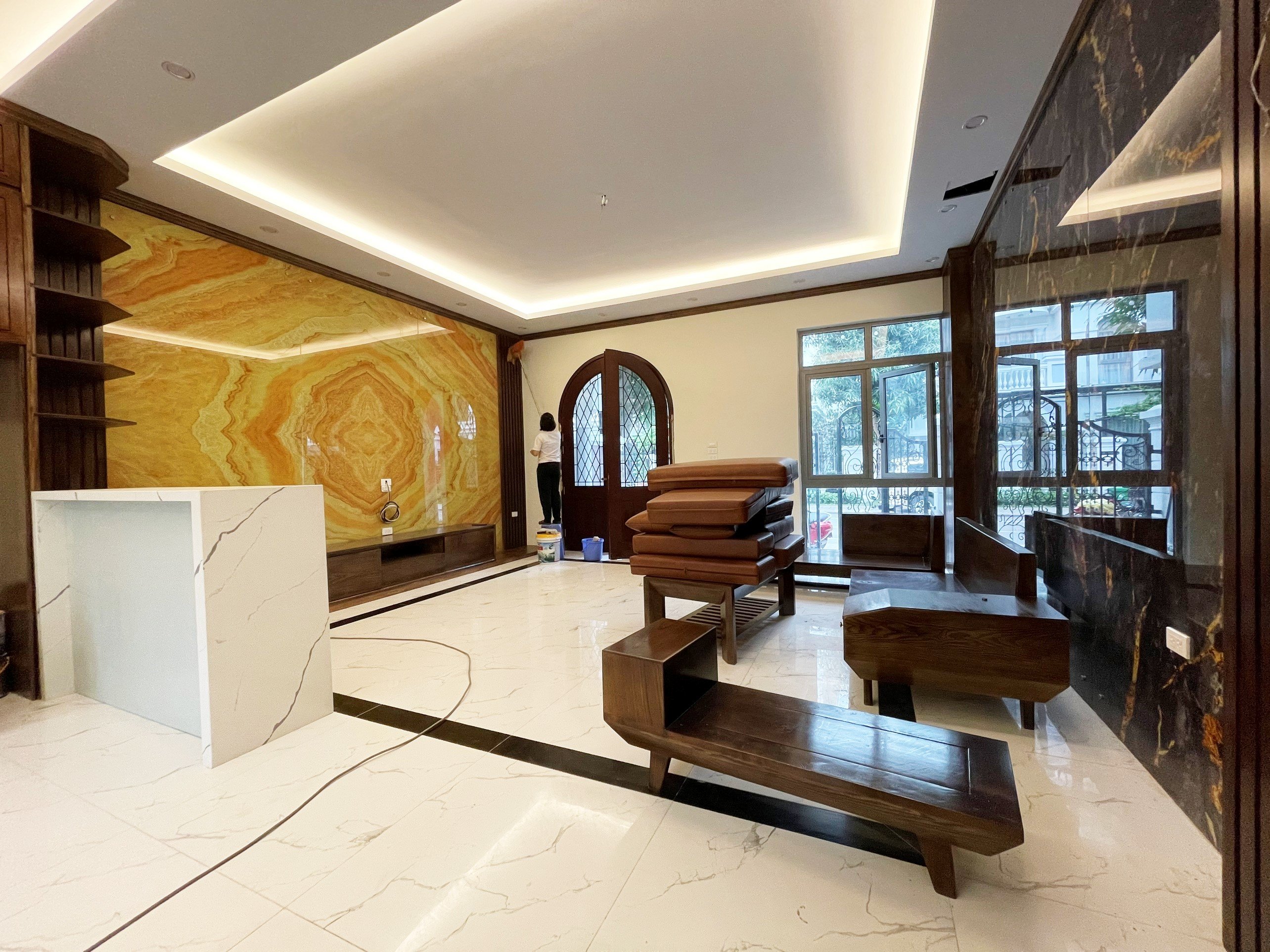 New finished luxury villa in Vinhomes Riverside The Harmony for rent only $1500 3