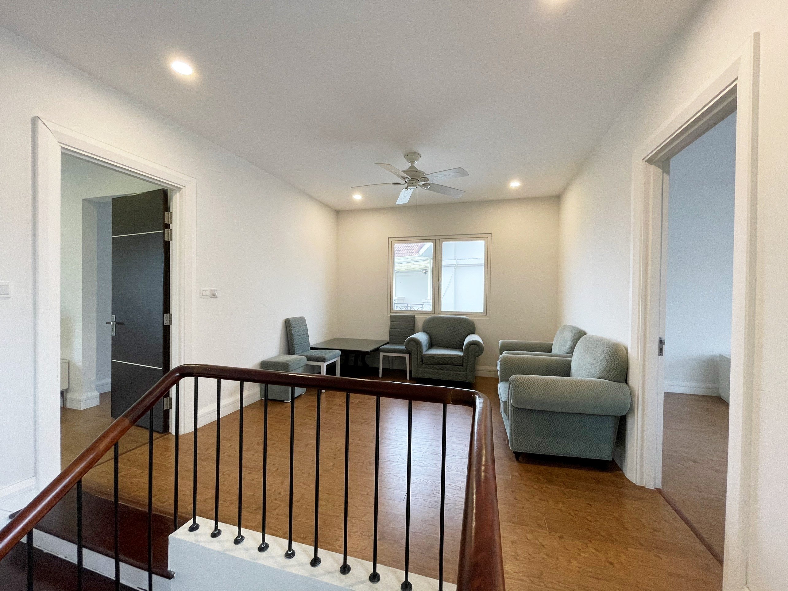 New luxury villa furniture in Vinhomes Riverside for rent cheap price 7