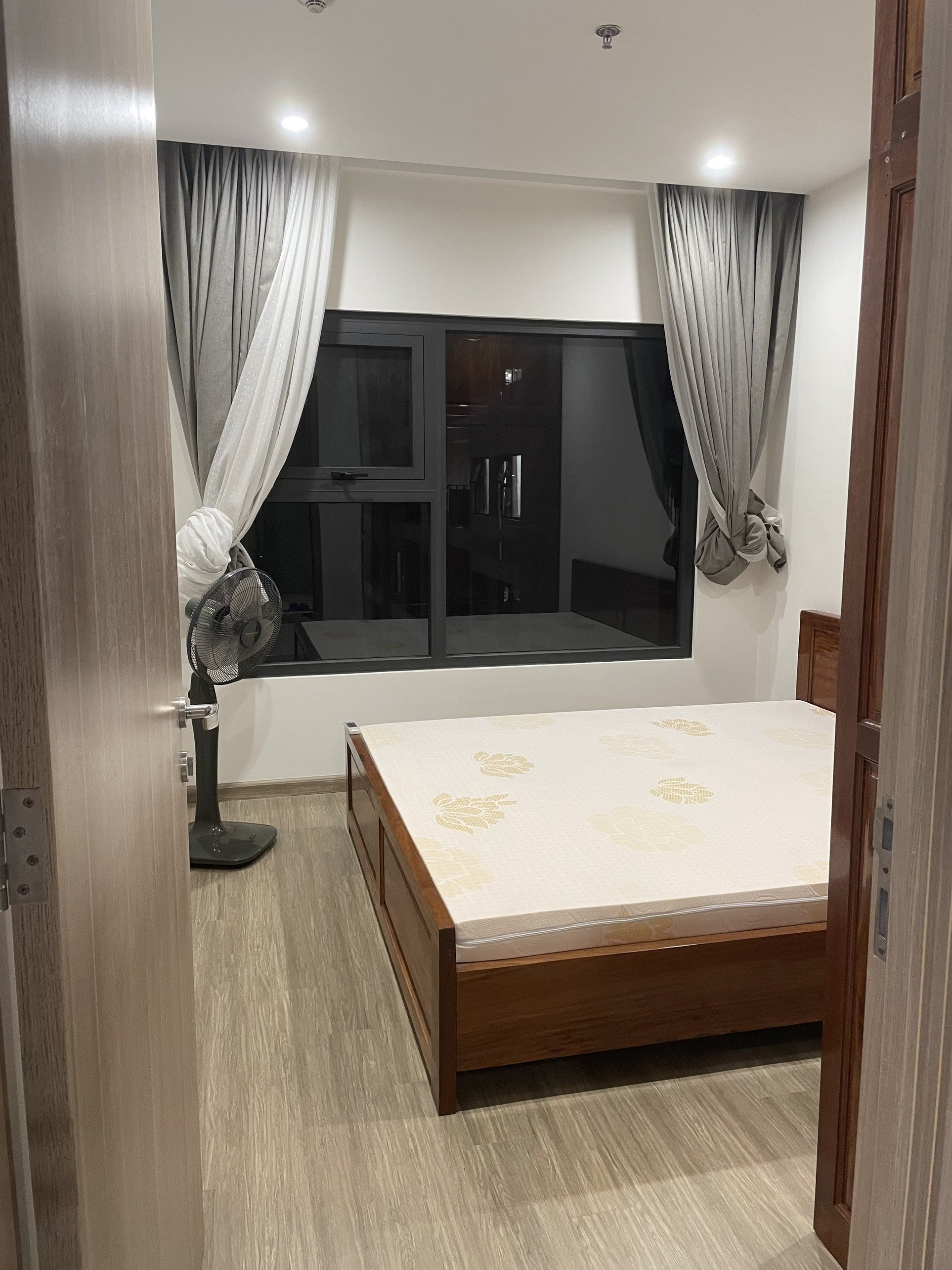 Newly renovated 3-bedroom apartment for rent at S219 Vinhomes Ocean Park 5