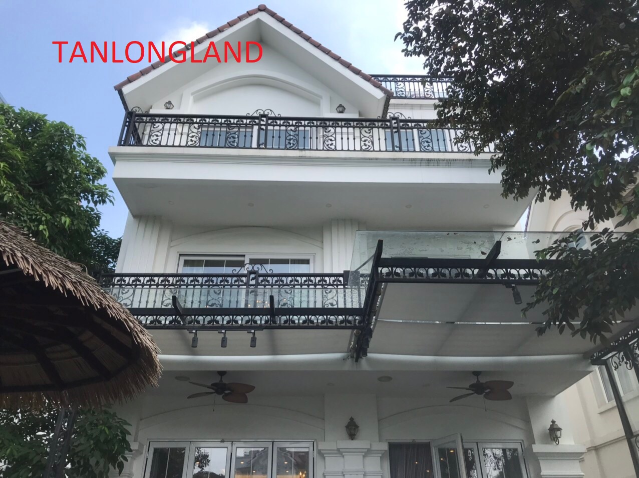 400sqm villas for rent in Vinhomes Riverside, Long Bien district