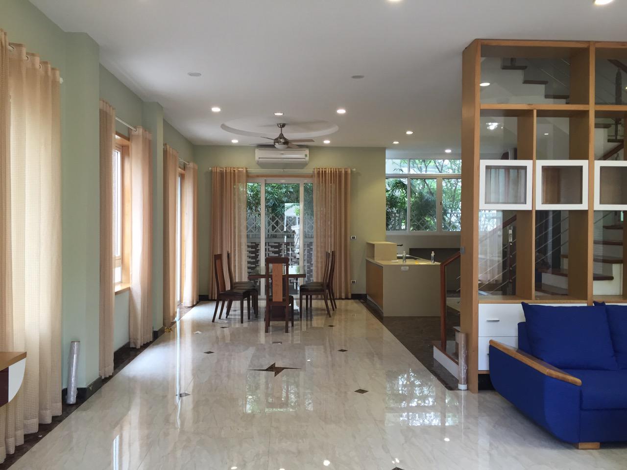 A brand new beautiful 4 bedroom villa with river view for rent in Vinhomes Riverside, Long Biên