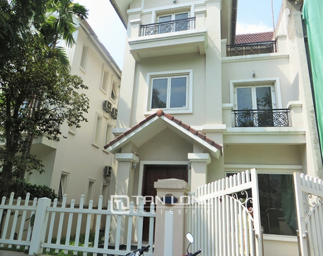 Basically furnished villa with 3 bedrooms for rent in Hoa Sua road, Vinhomes Riverside Long Bien