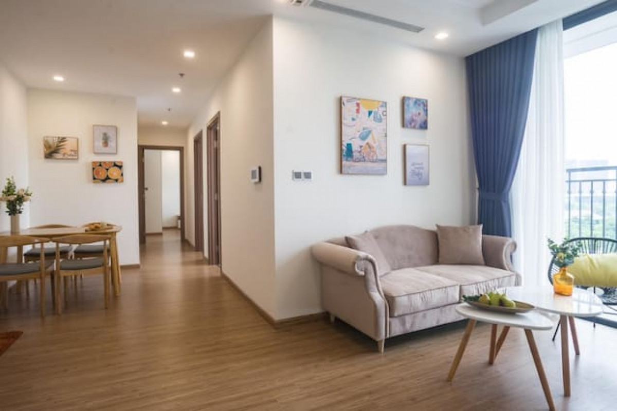 Big apartment for rent in Vinhomes Shyphony - Long Bien district