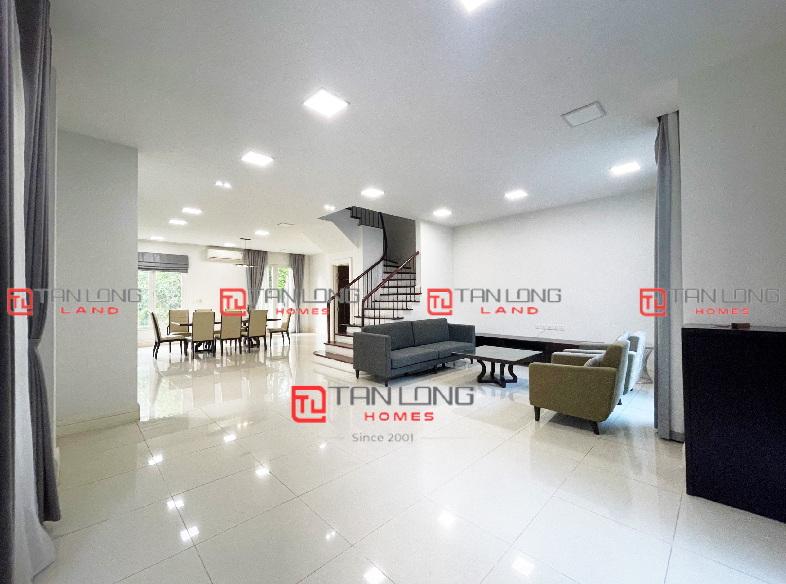 For rent, semi-detached villa in Hoa Sữa area with a large garden.