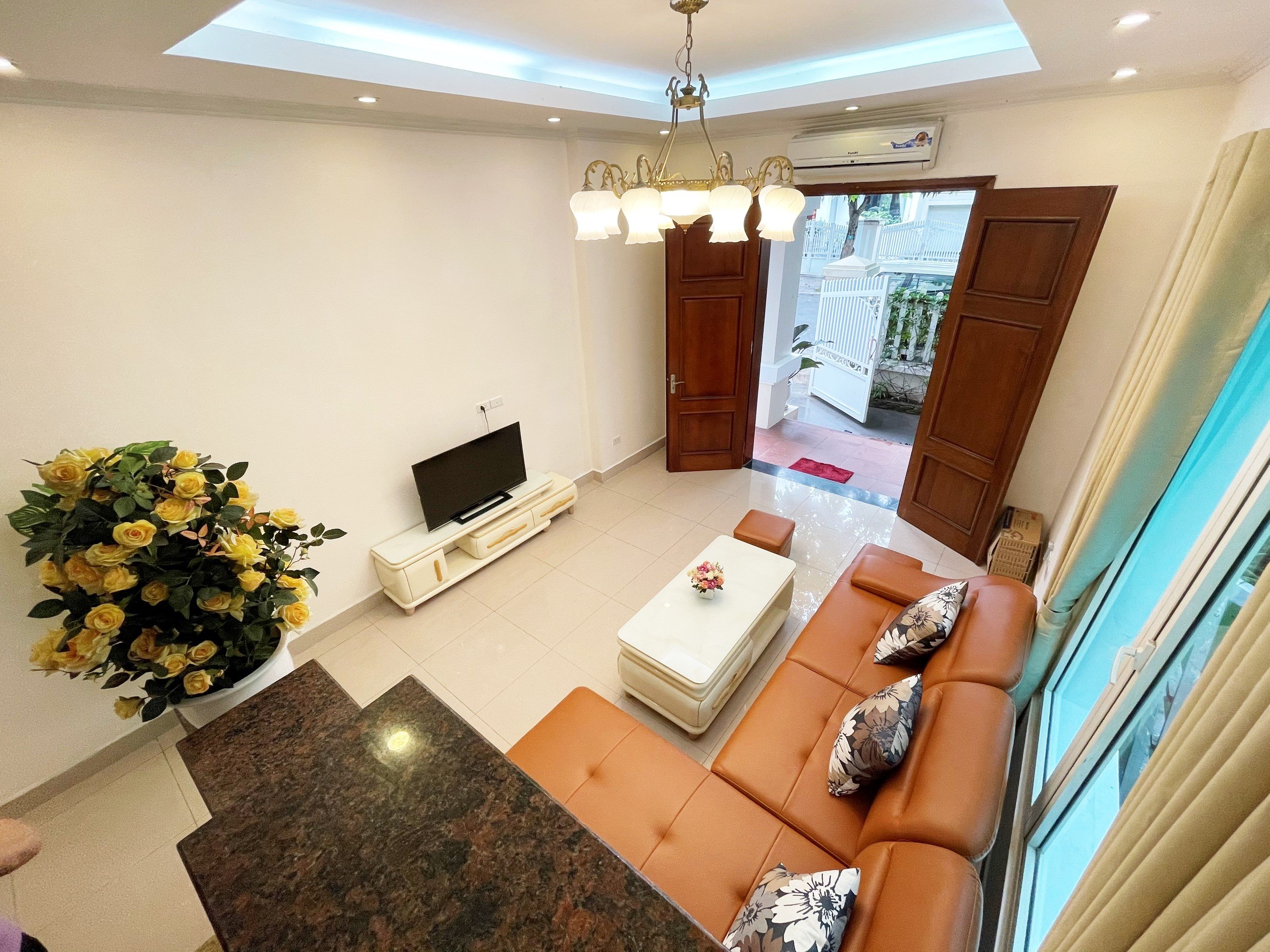 Full furniture villa 250 sqm finished for rent in Hoa Sua Vinhomes Riverside for rent