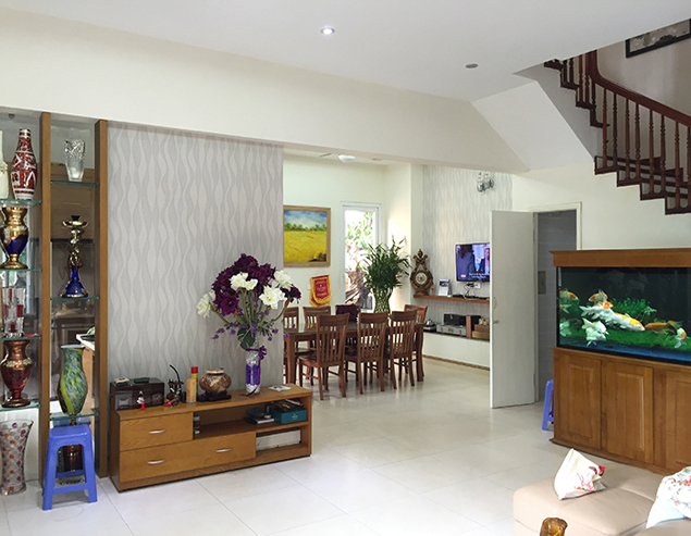 Luxurious 3 bedroom villa in Hoa Phuong road, Vinhomes Riverside for rent