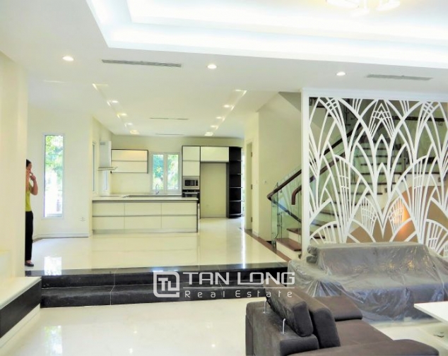 New 3 bedroom villa, bright, river view with full furniture for rent in Hoa Sua area, Vinhomes Riverside, Long Bien