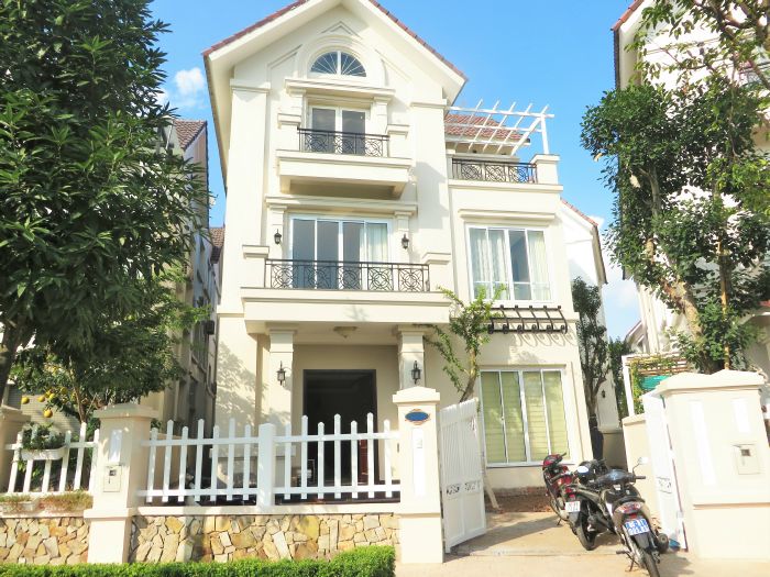 New river view villa, 3 bedrooms, large living room in Hoa Phuong area, Vinhomes Riverside for rent