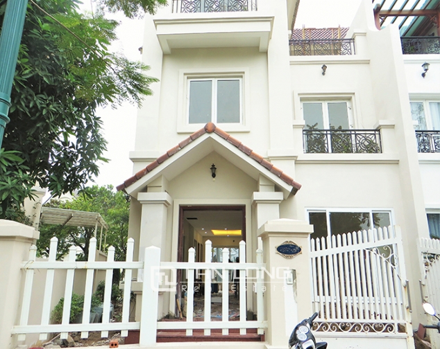 Unfurnished villa in Vinhomes Riverside, Long Bien dist for rent, nearby BIS school