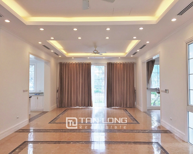 Unfurnished villa with 3 bedrooms to rent in Hoa Sua road, Vinhomes Riverside, Long Bien