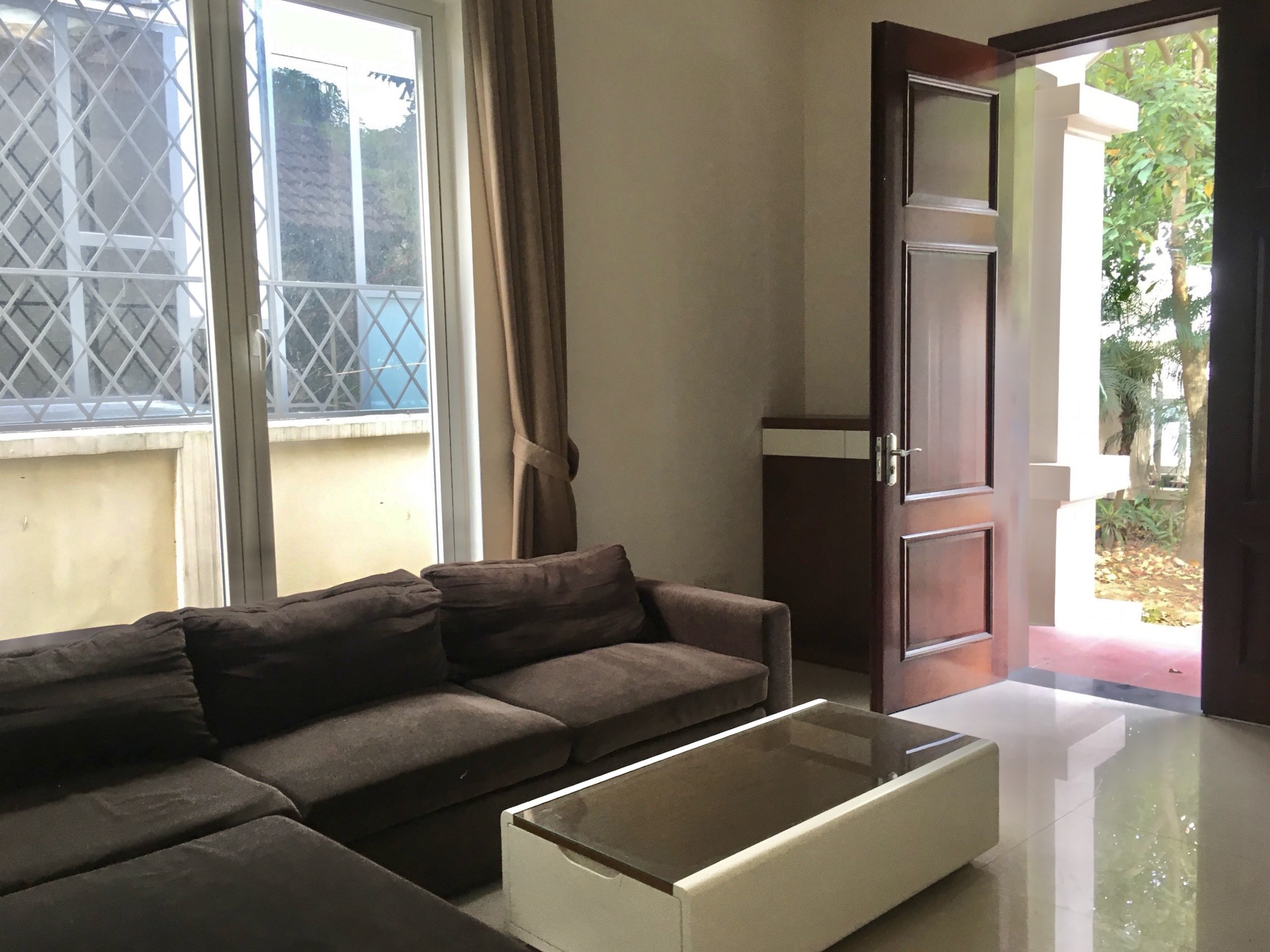 Villa in Vinhome Riverside 3 bedroom 3WC 1 work room for rent