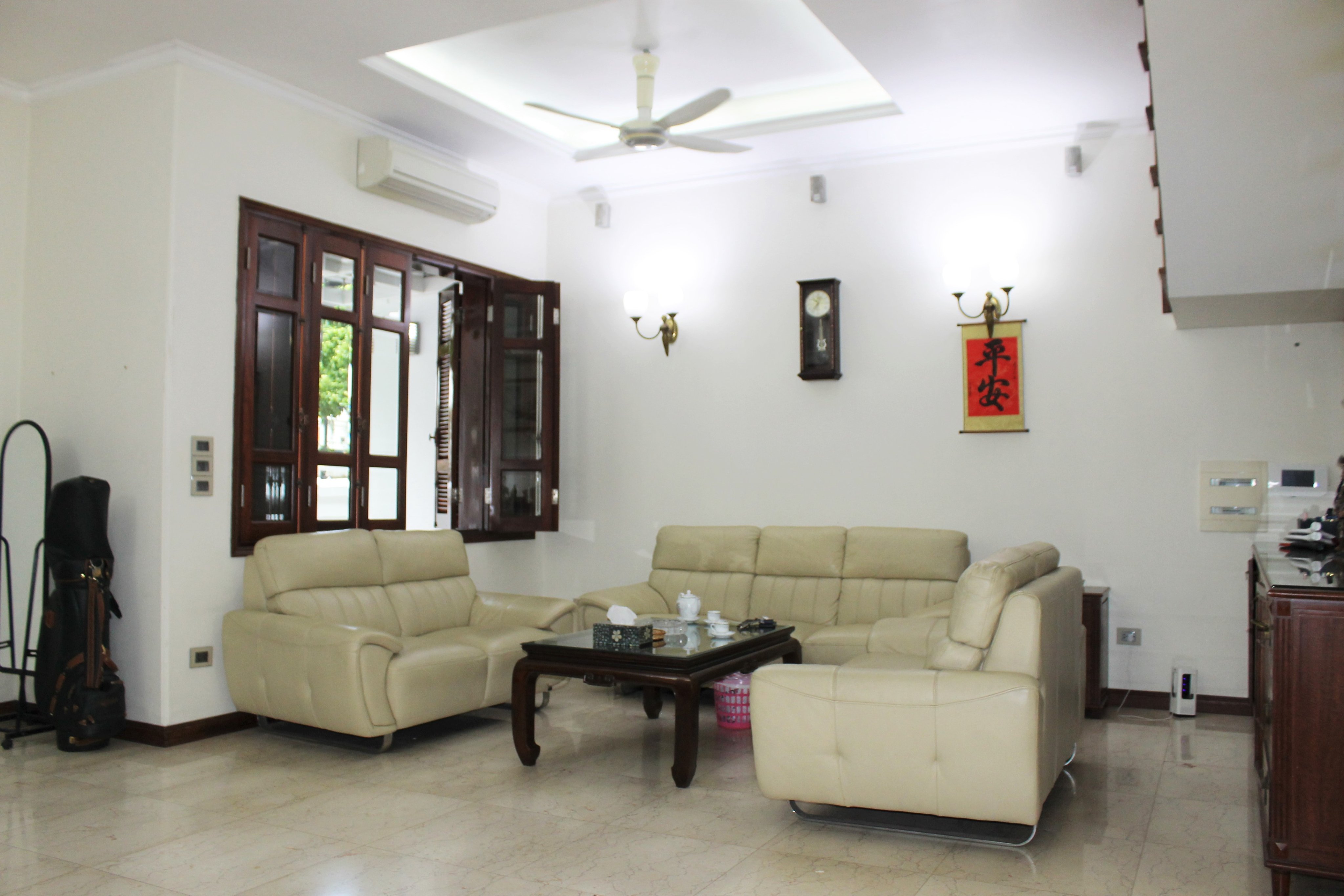 Villa in Vinhome Riverside 4 bedroom 4WC classic style for rent