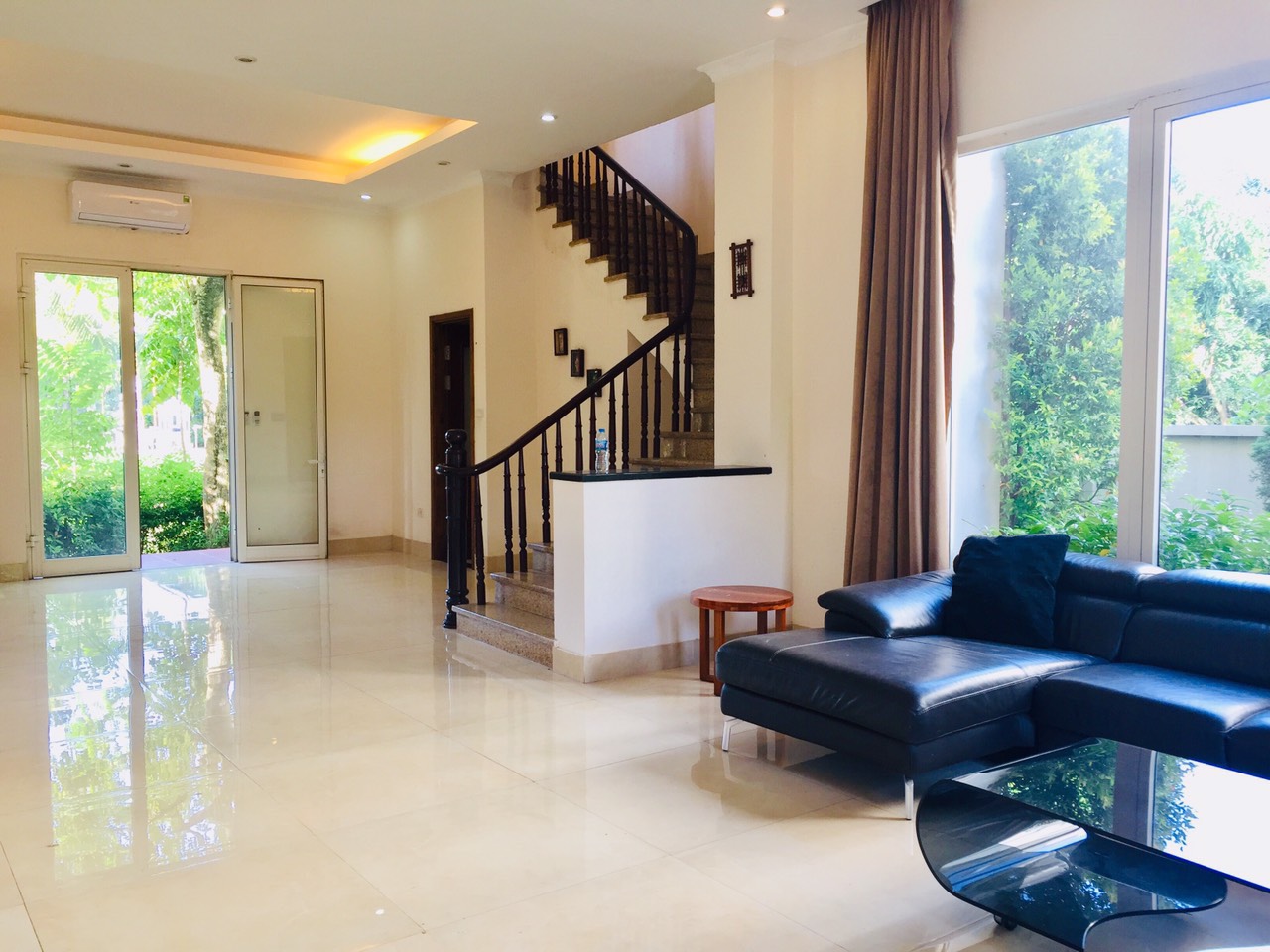 Villa in Hoa Phuong Vinhome Riverside basic interior for rent only 1300 usd/ month